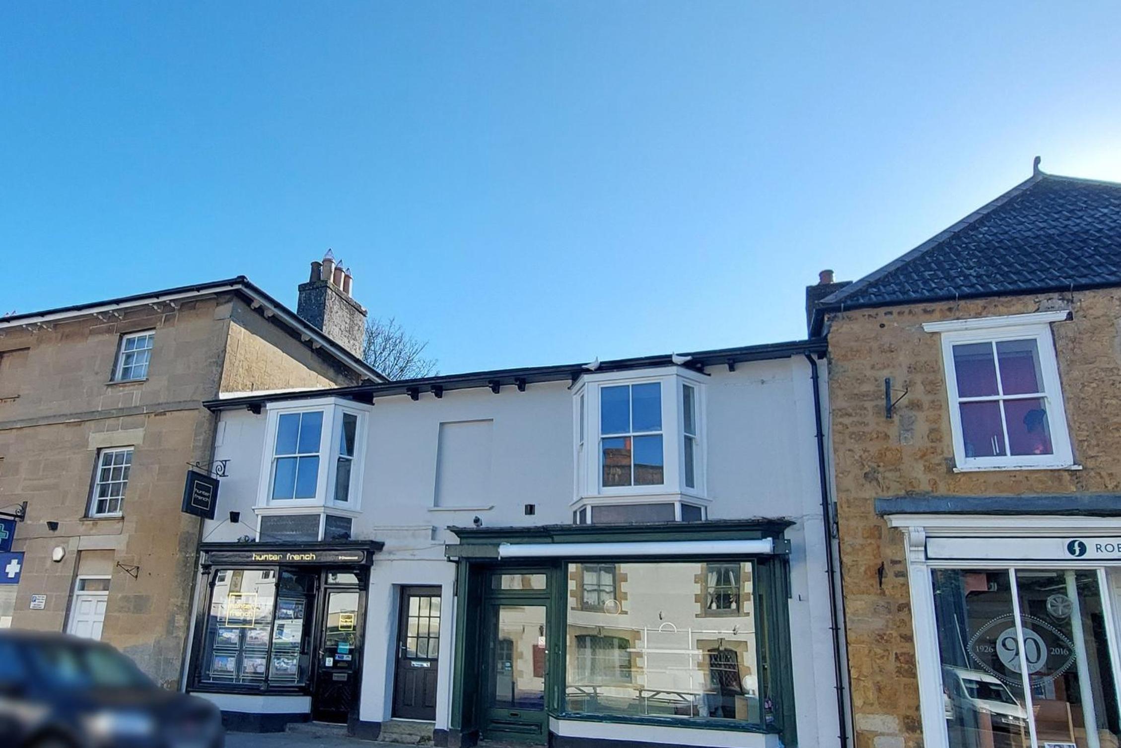 Chesswood 2 Bed large 132m Apartment with Garden in the Heart of Castle Cary, Somerset, UK view 2