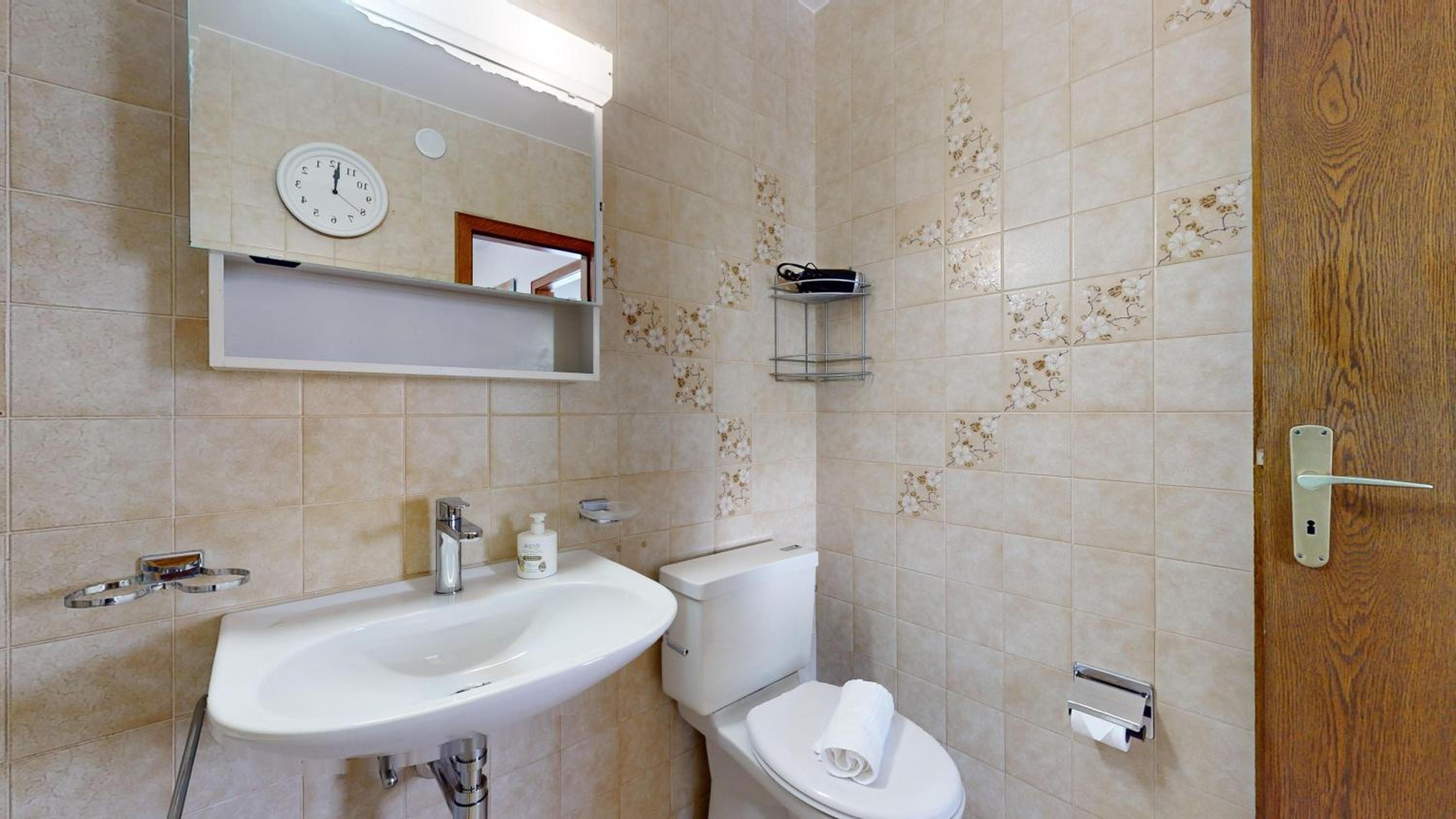 One-bedroom apartment in a quiet neighborhood