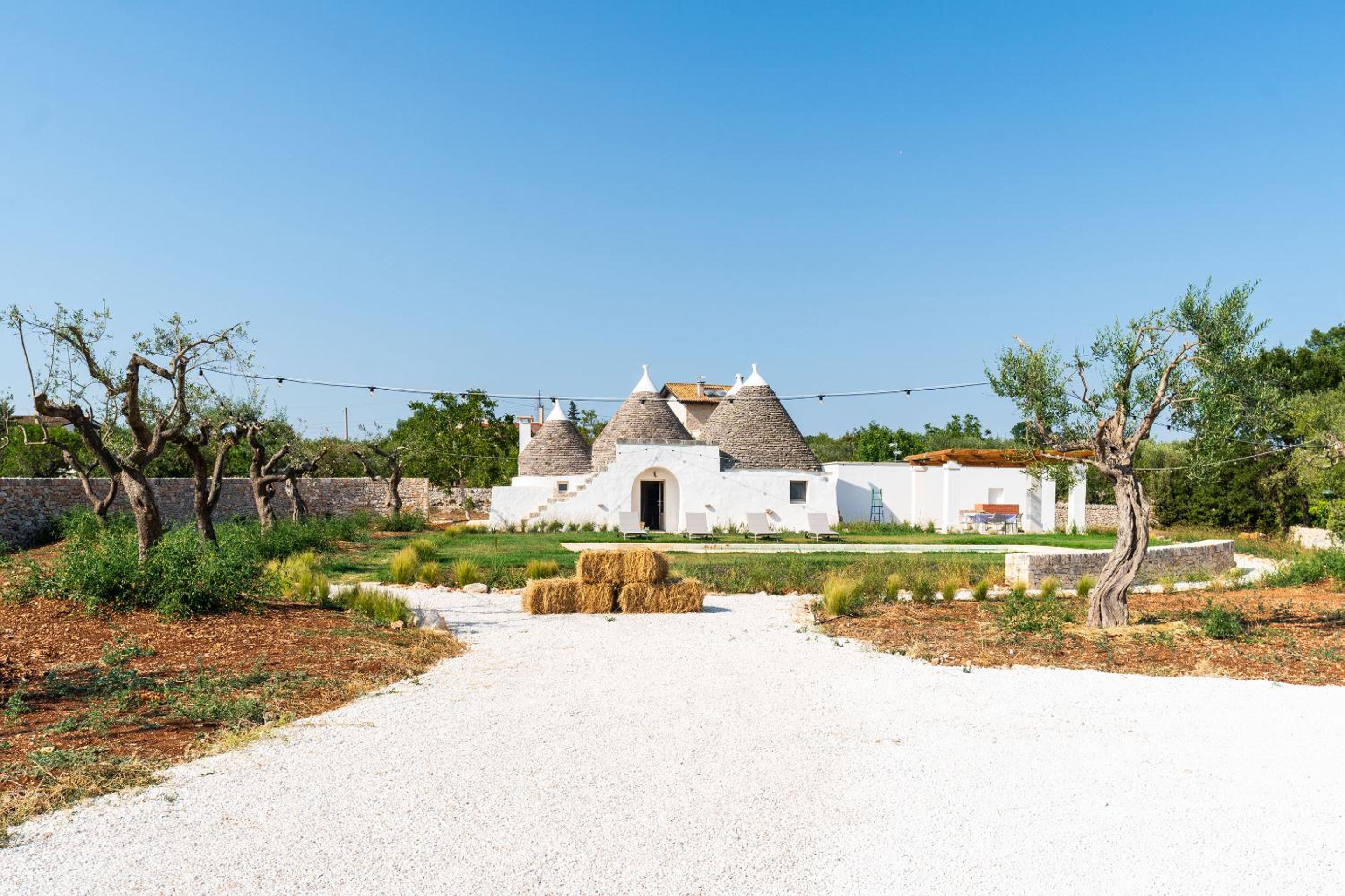 Trulli Salsapariglia by Perle di Puglia