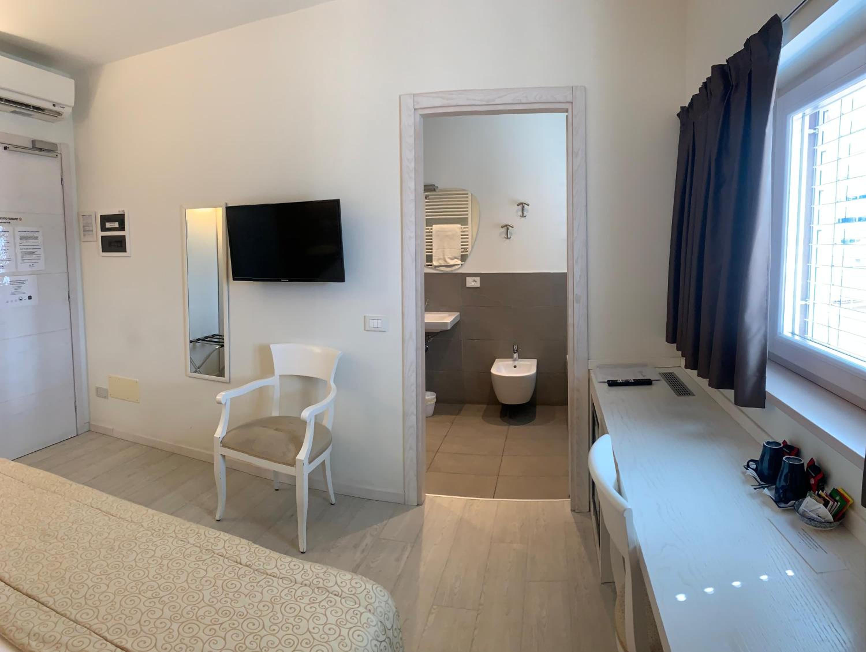 Nuova Opera Rooms & Apartments