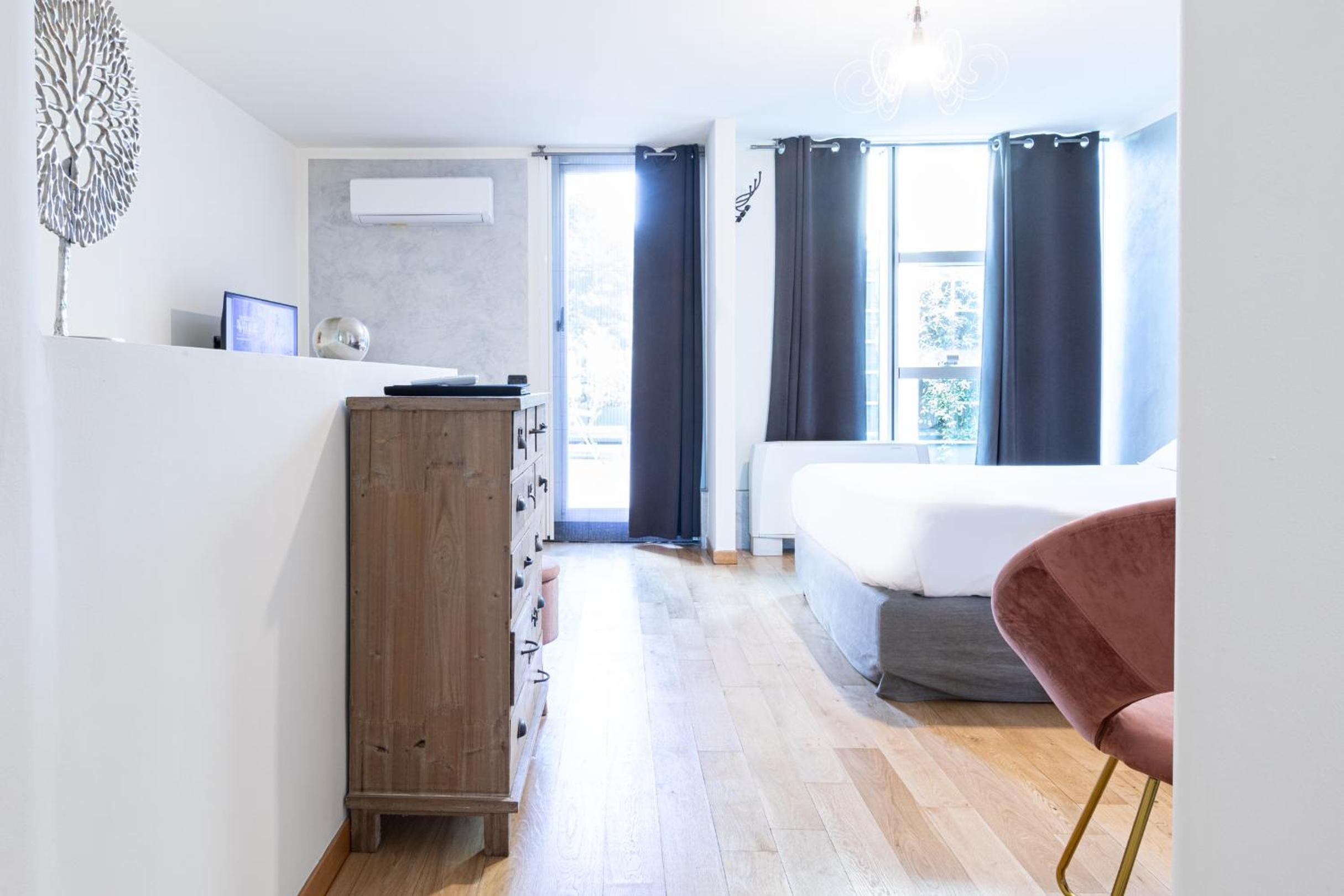 hotel room