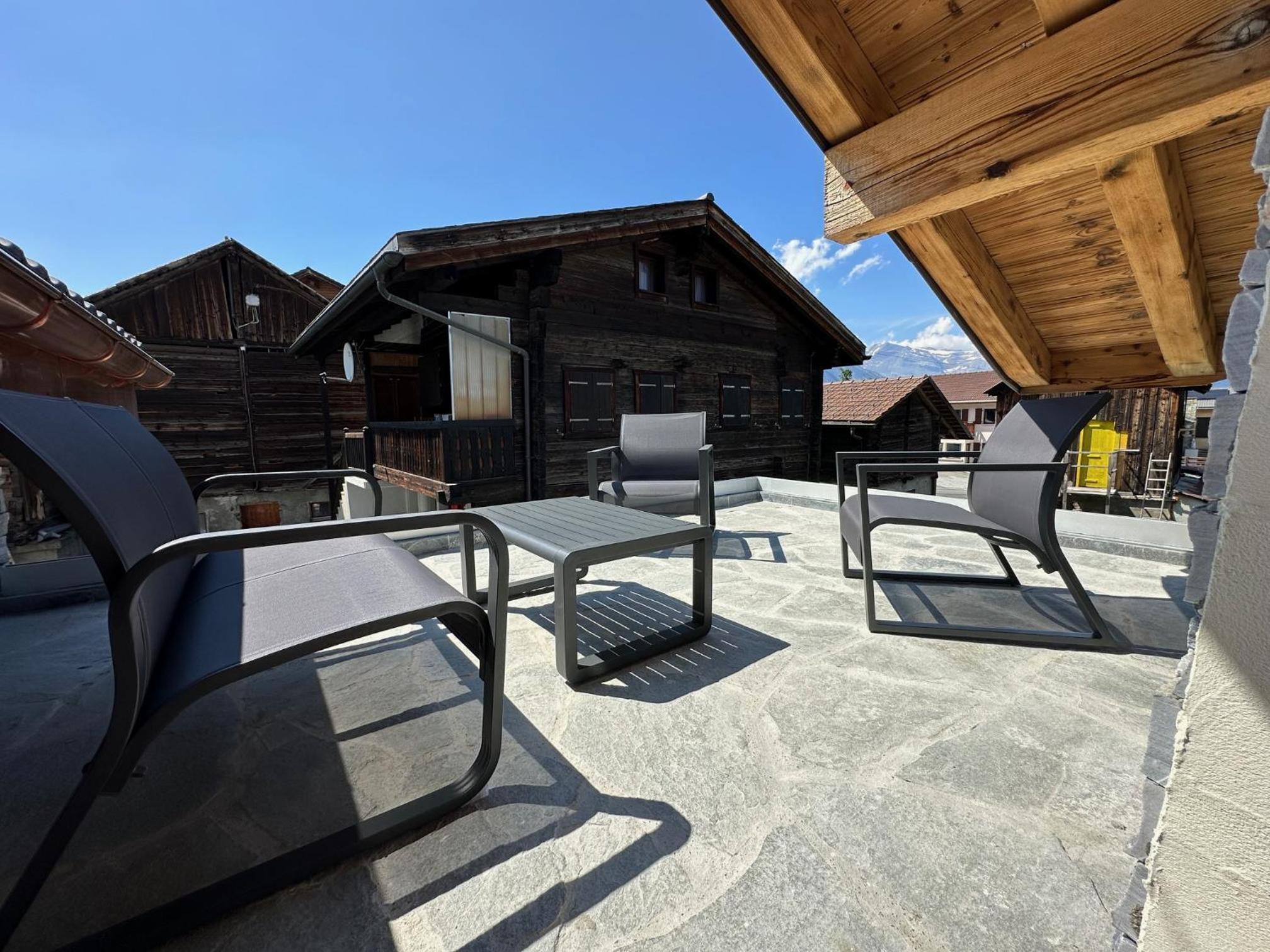 Pilanous House - Penthouse suite - Swiss Alps