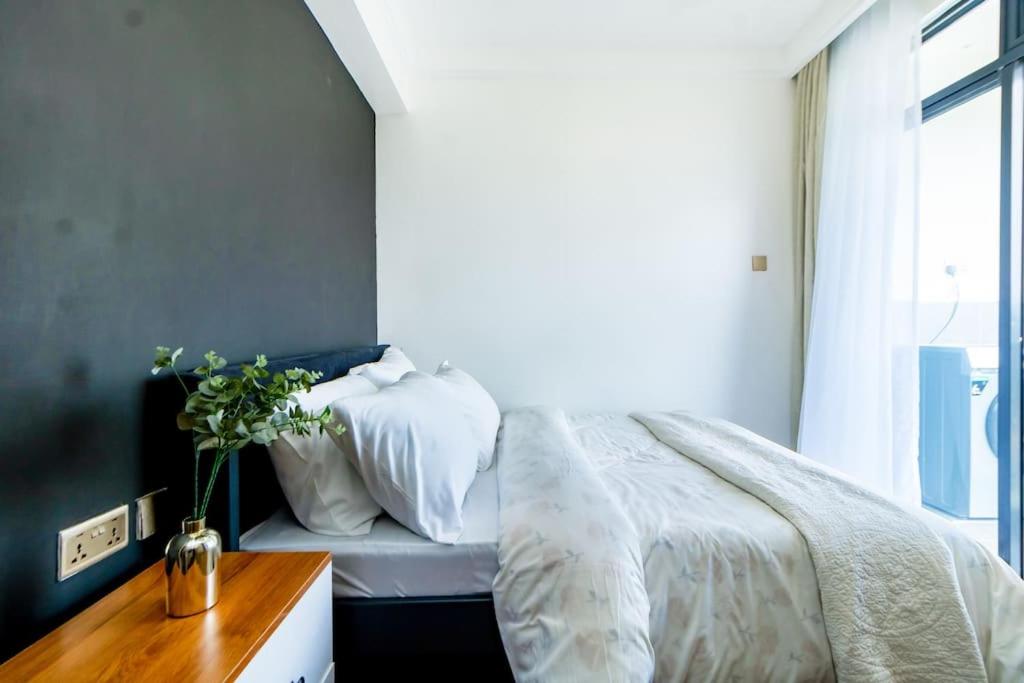 Urban Retreat 1 Bedroom Apt view 2