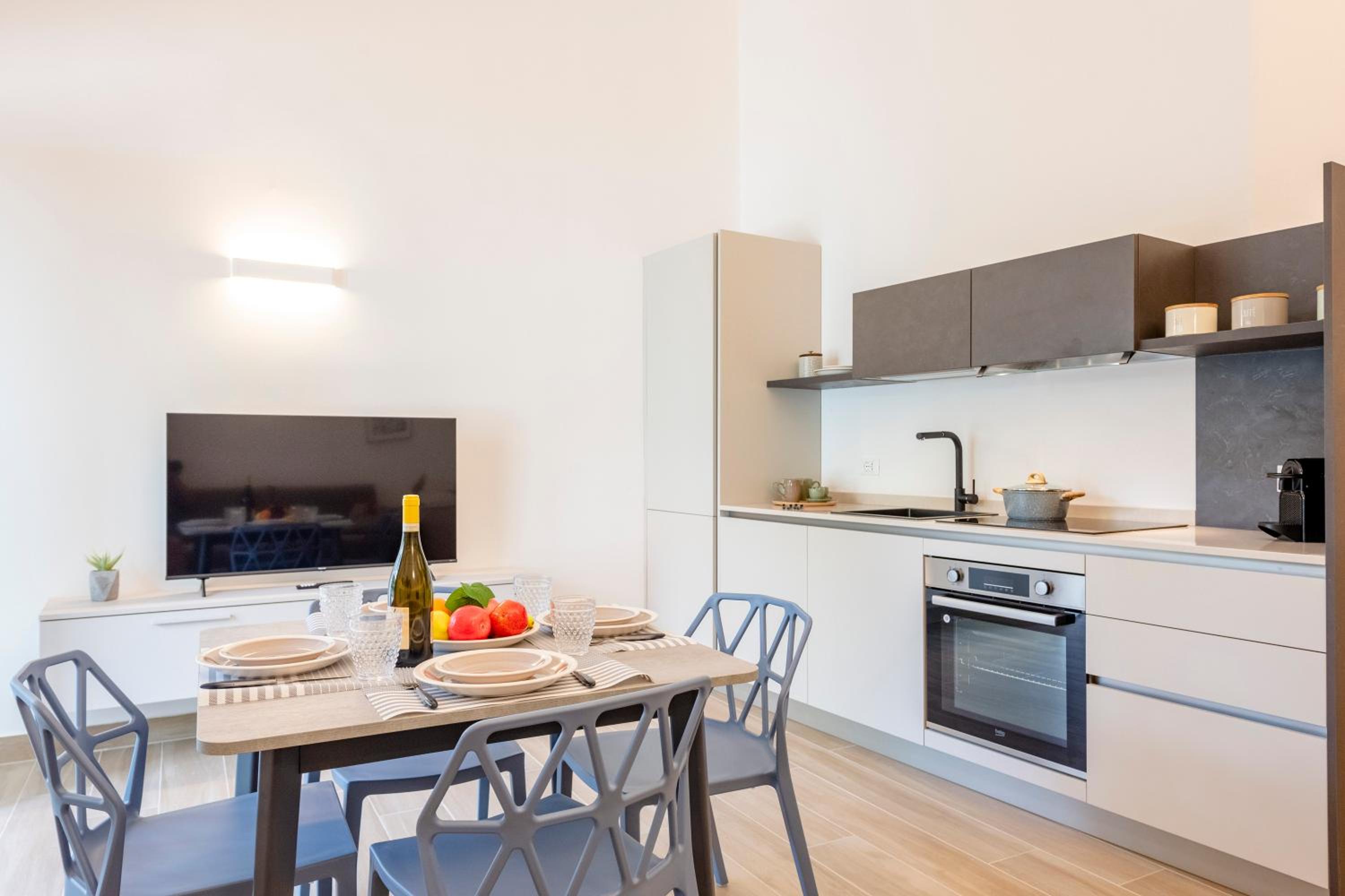 Charming Flat in Cogoleto Apartments - Happy Rentals