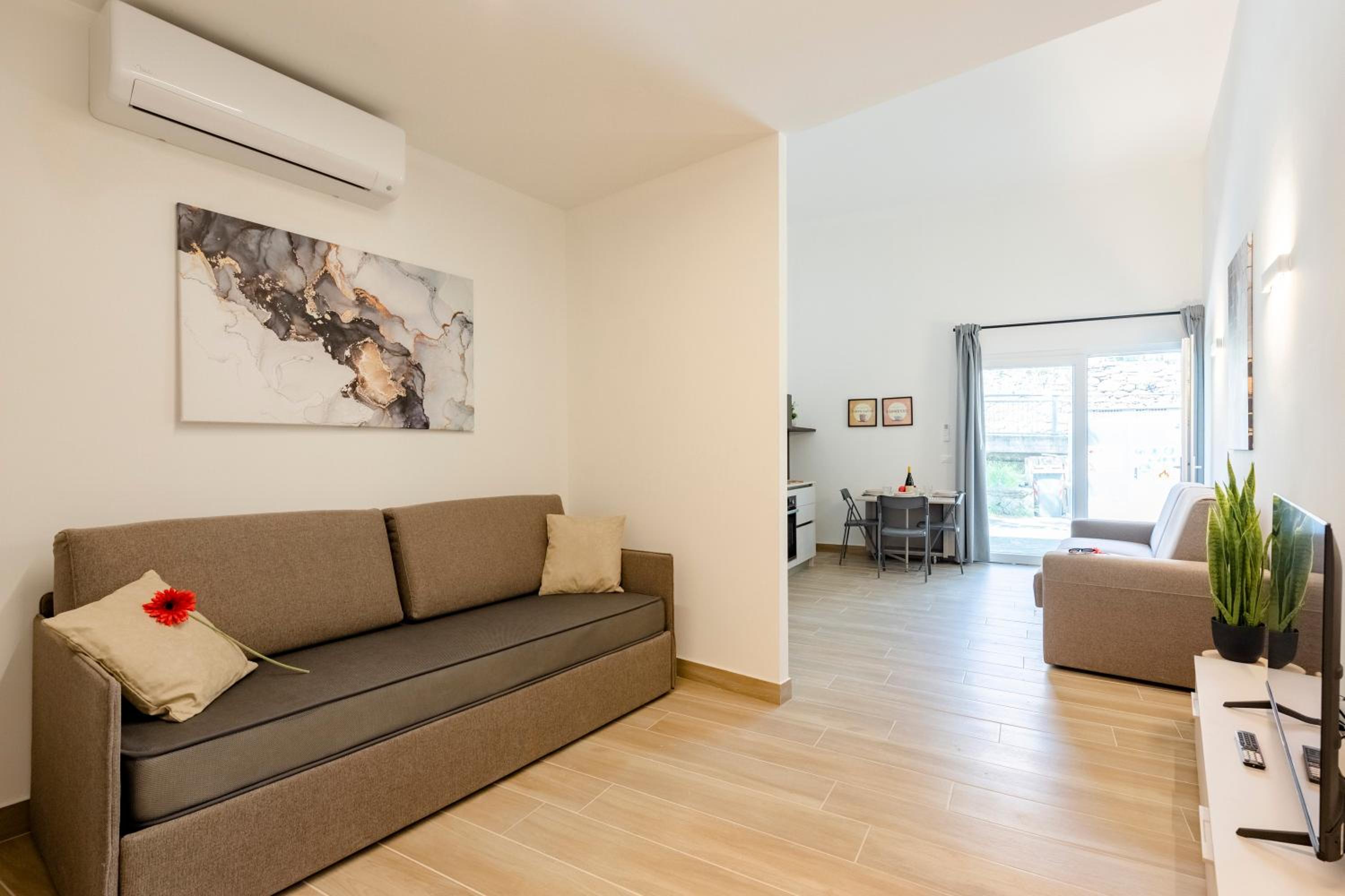 Charming Flat in Cogoleto Apartments - Happy Rentals