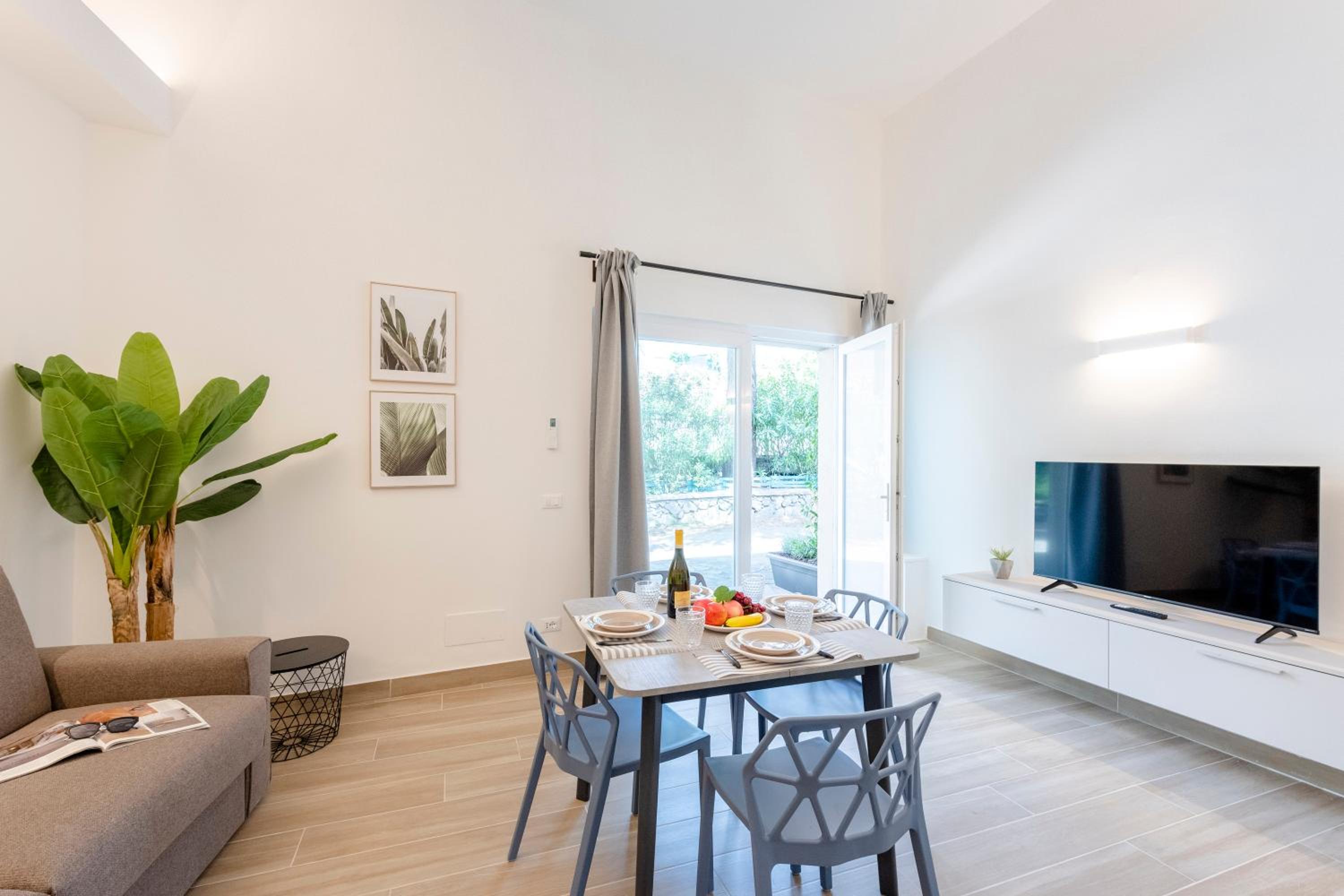 Charming Flat in Cogoleto Apartments - Happy Rentals