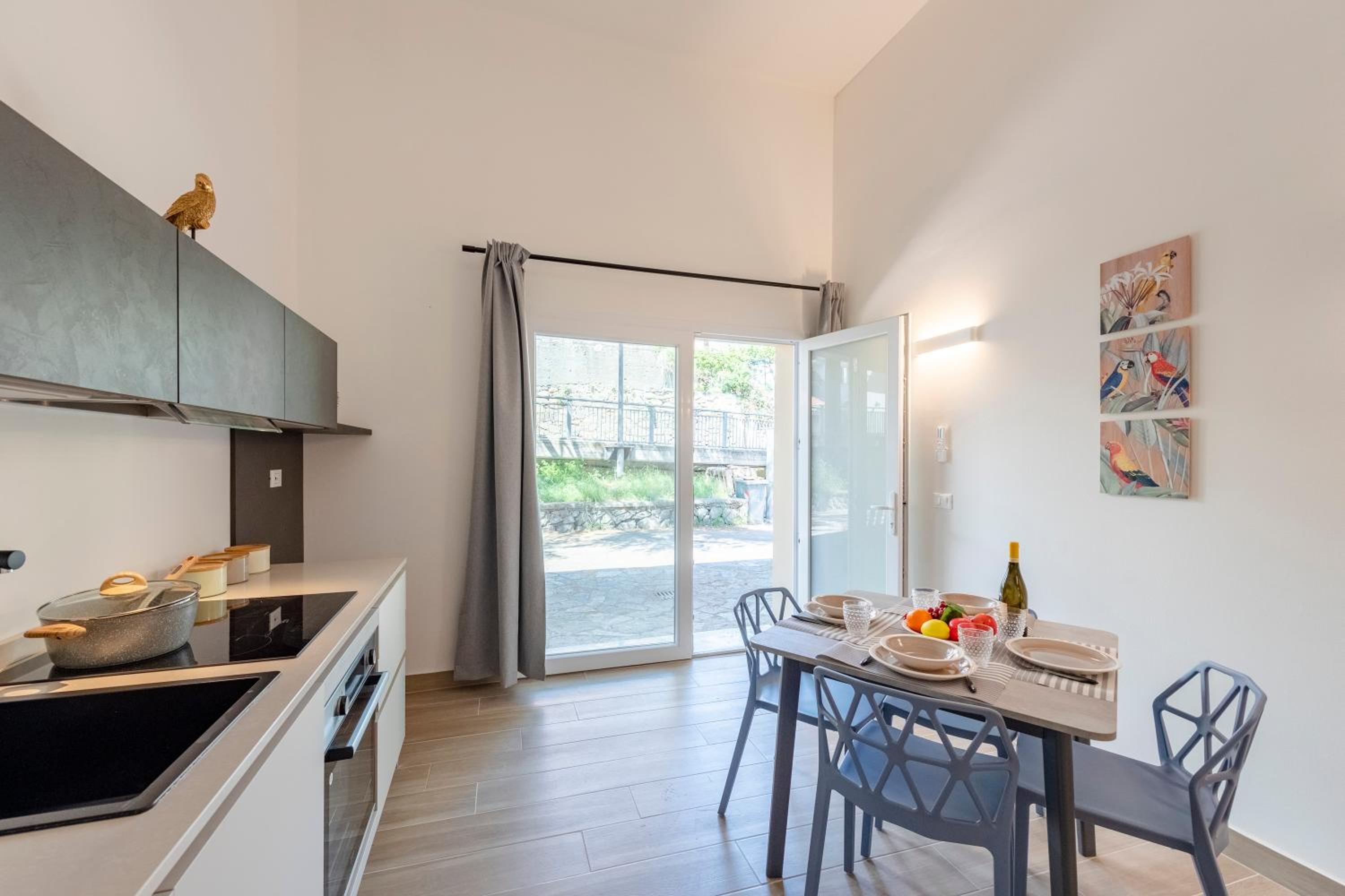 Charming Flat in Cogoleto Apartments - Happy Rentals