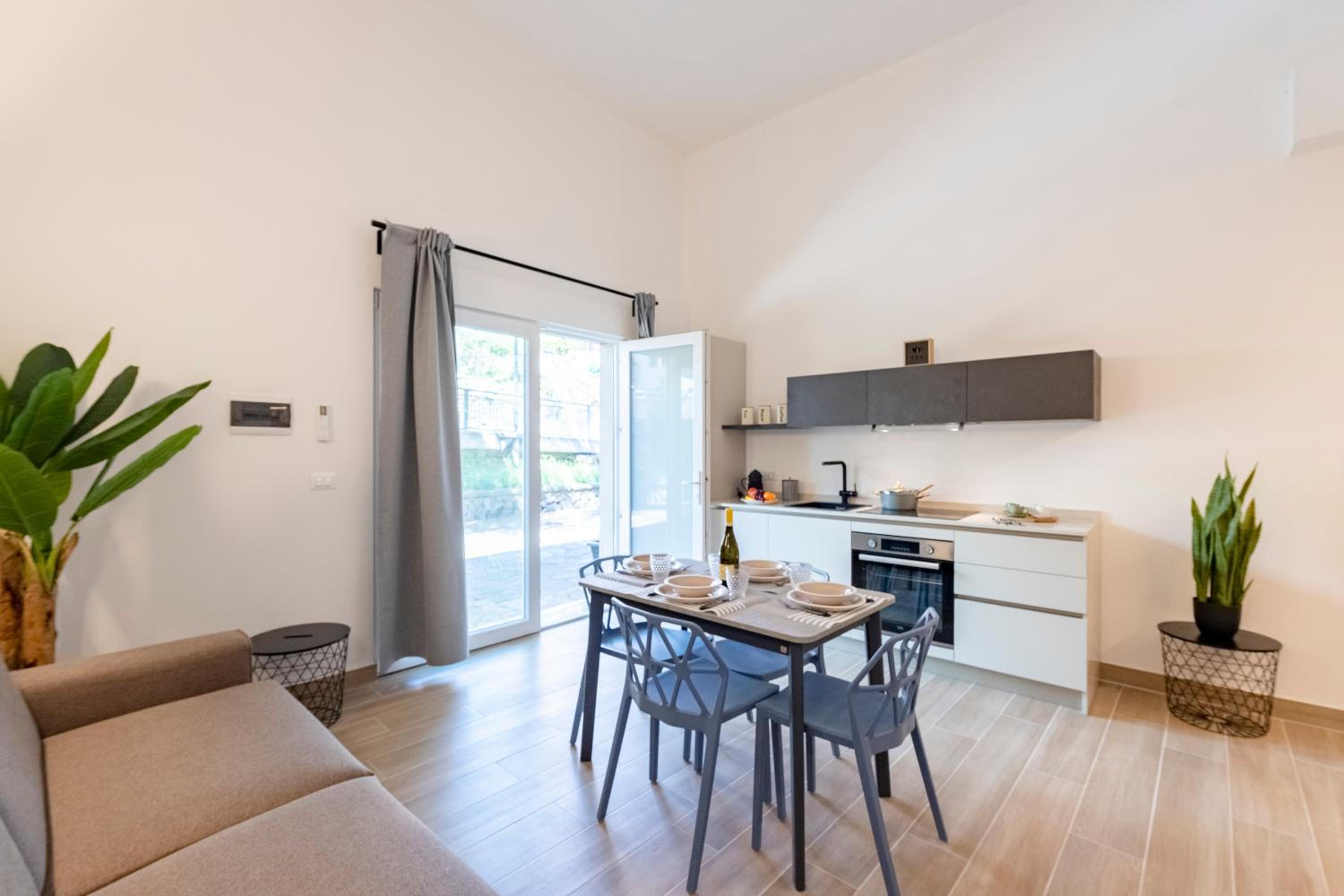 Charming Flat in Cogoleto Apartments - Happy Rentals