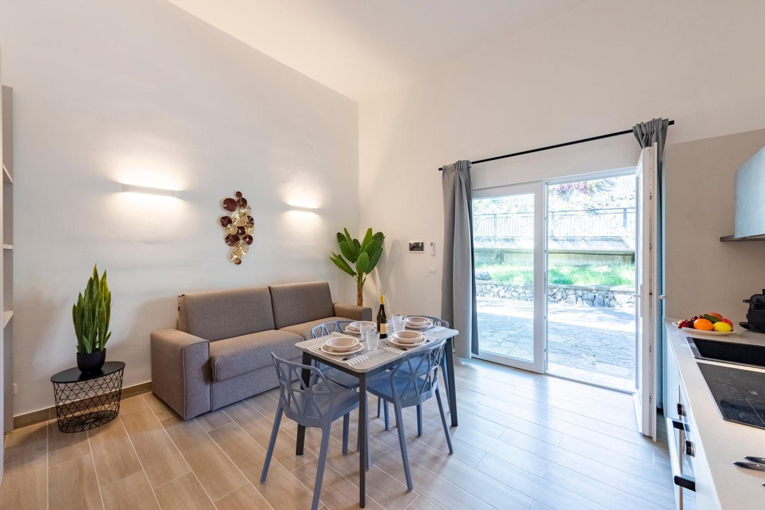 Charming Flat in Cogoleto Apartments - Happy Rentals