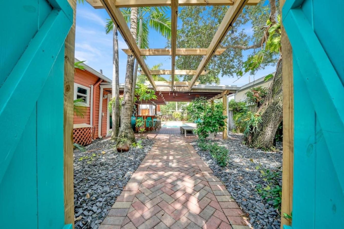 2-Cottage Downtown Oasis, PoolSpa by PMI