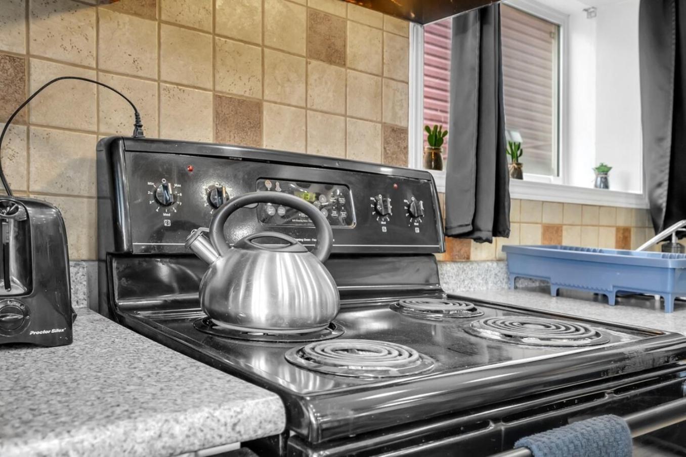 52-3 Bed Suite On Lake Central Ac By Airport
