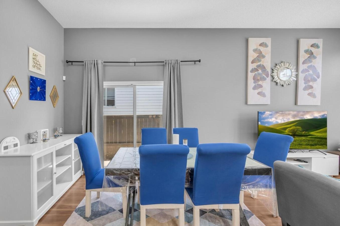 12 Spacious Home w AC, Crib, Garage, By Airport