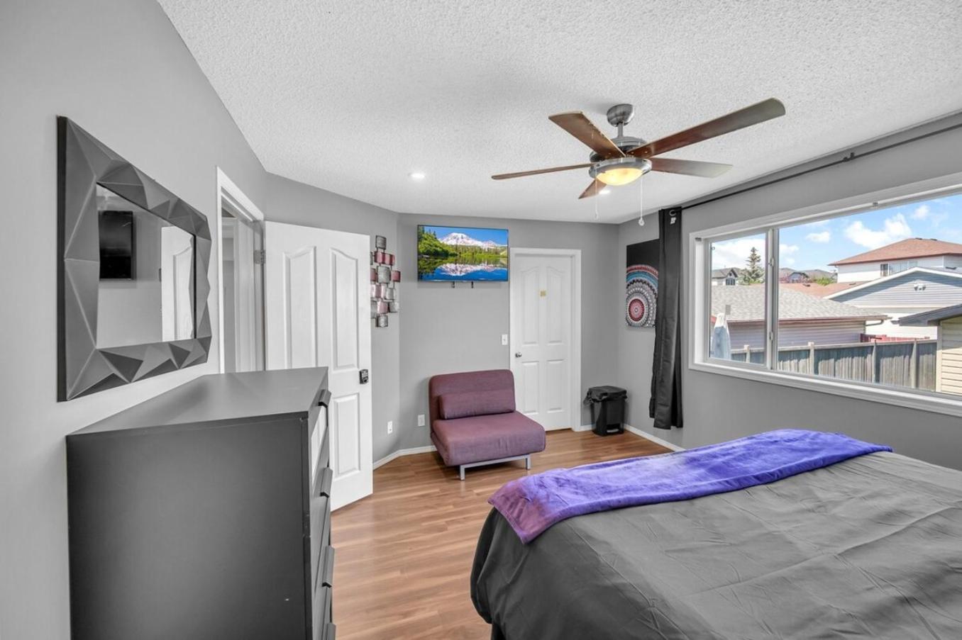 12 Spacious Home w AC, Crib, Garage, By Airport