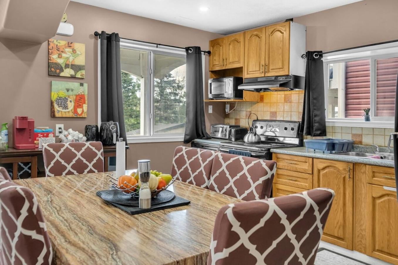 52-3 Bed Suite On Lake Central Ac By Airport
