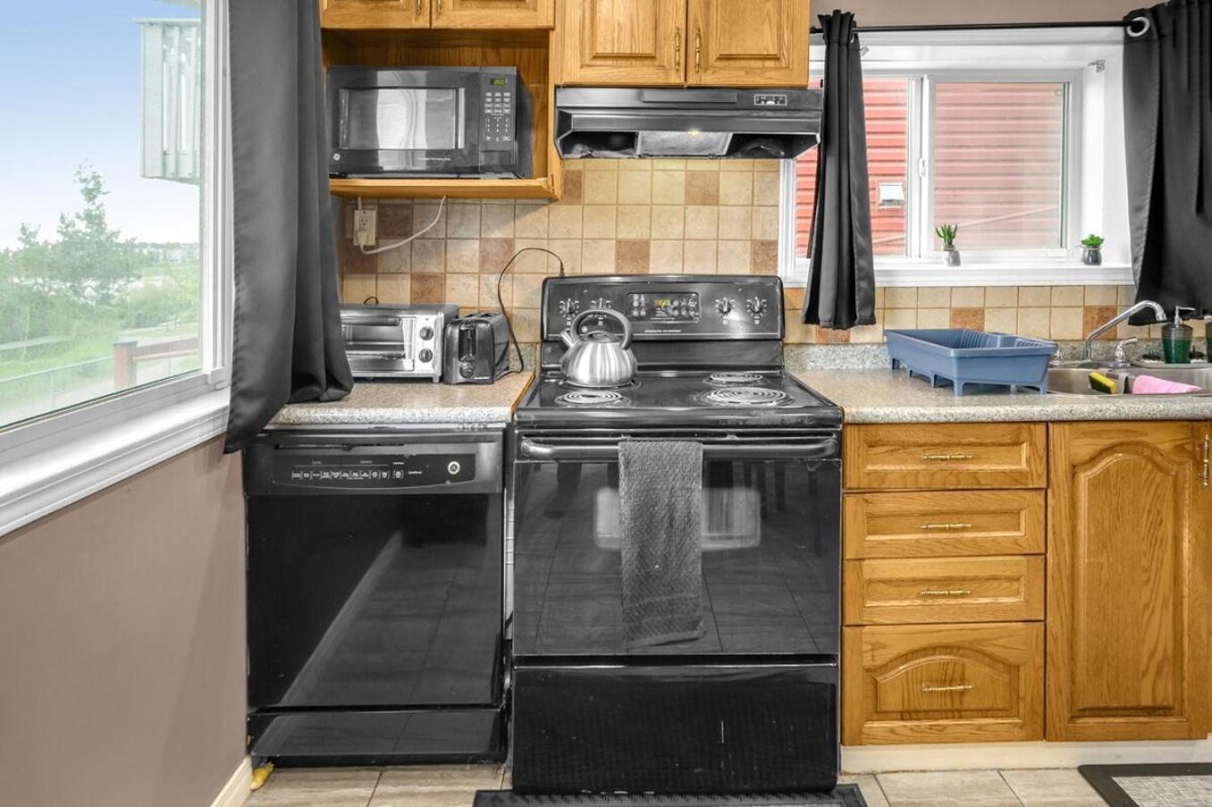 52-3 Bed Suite On Lake Central Ac By Airport