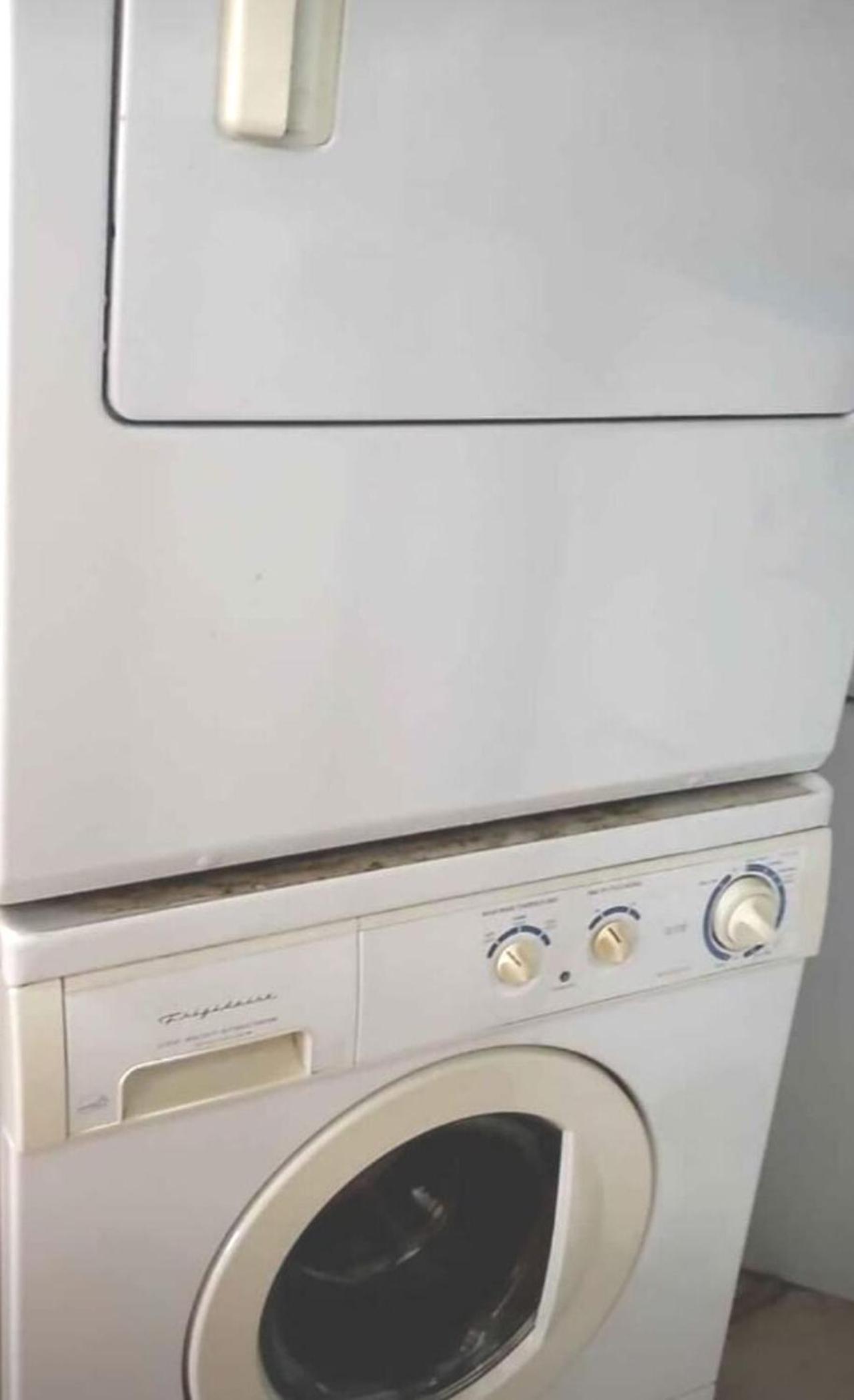 52-3 Bed Suite On Lake Central Ac By Airport