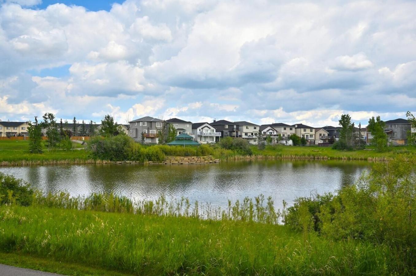 52-3 Bed Suite On Lake Central Ac By Airport