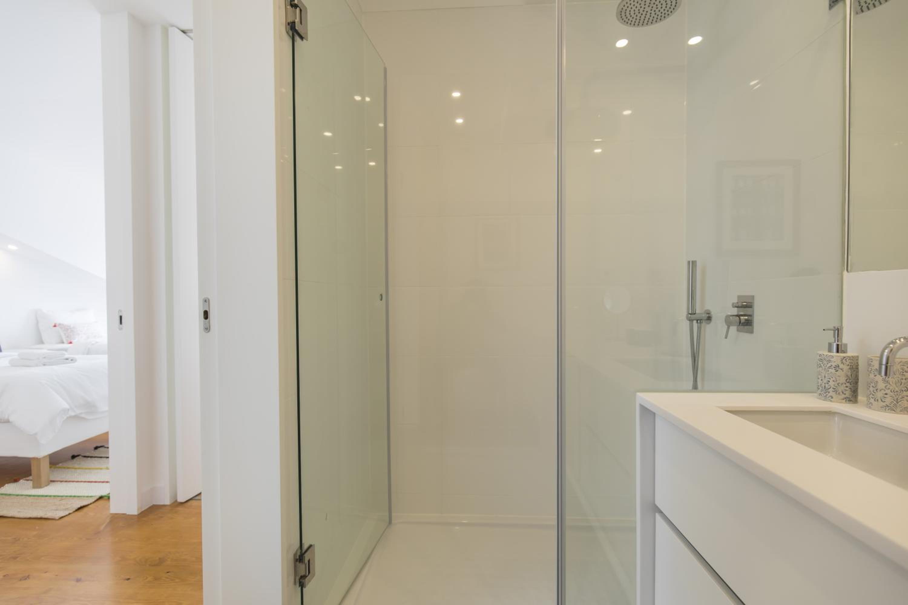 Bright Duplex with Private Terrace in Alcântara view 3