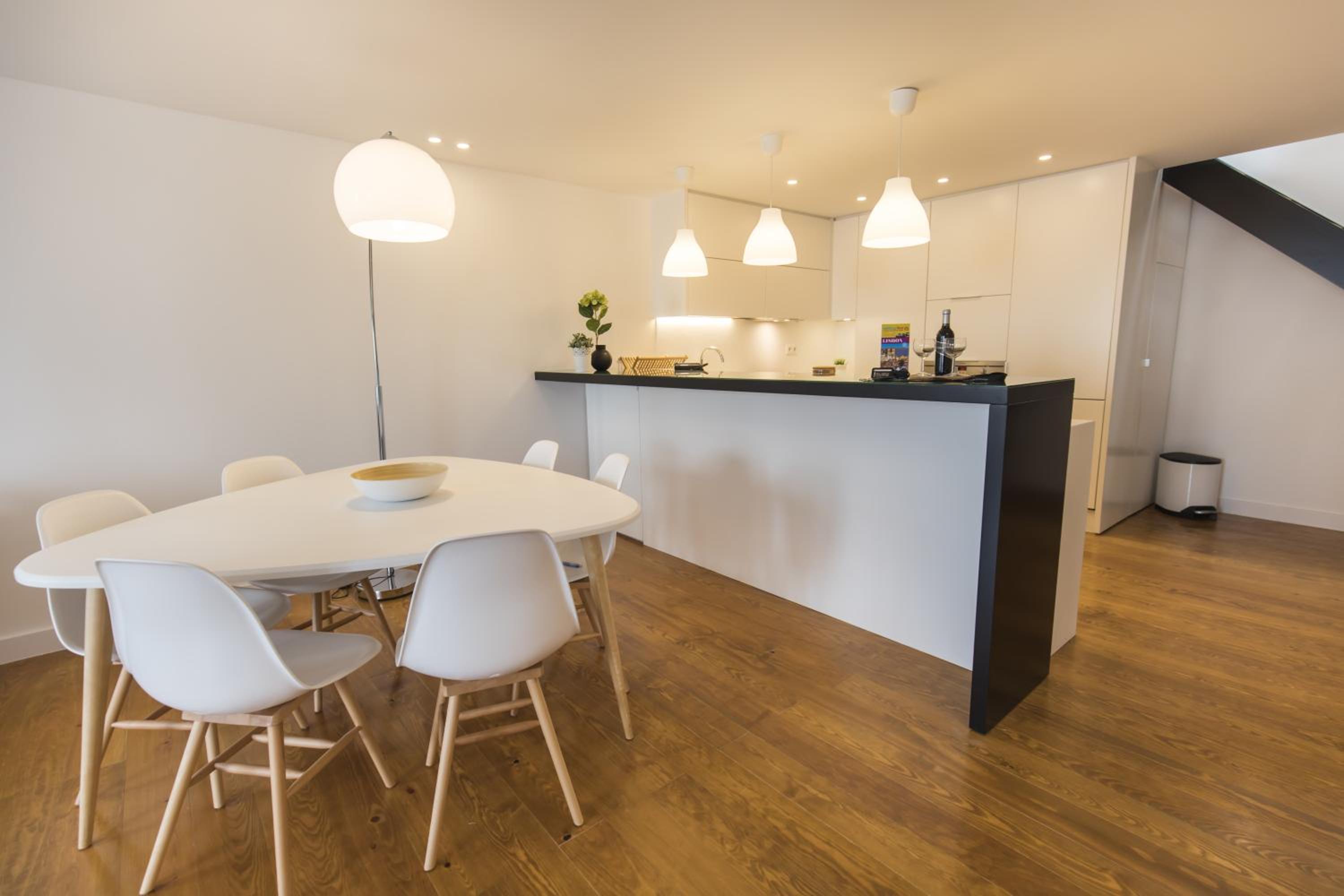 Bright Duplex with Private Terrace in Alcântara view 5