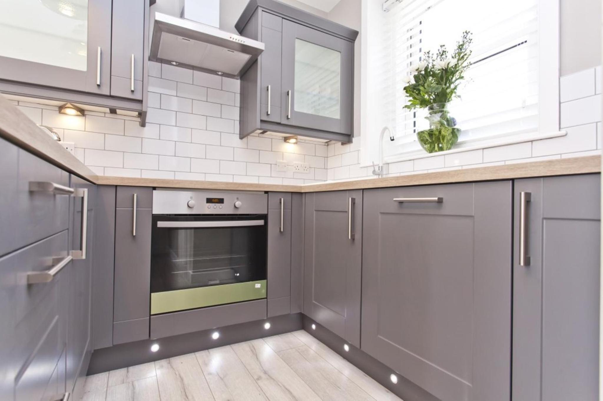 COASTGUARD COTTAGES by BOURNECOAST - A Charming Victorian Holiday Home with SEA VIEWS, HOT TUB and Garden - HB6098 view 5