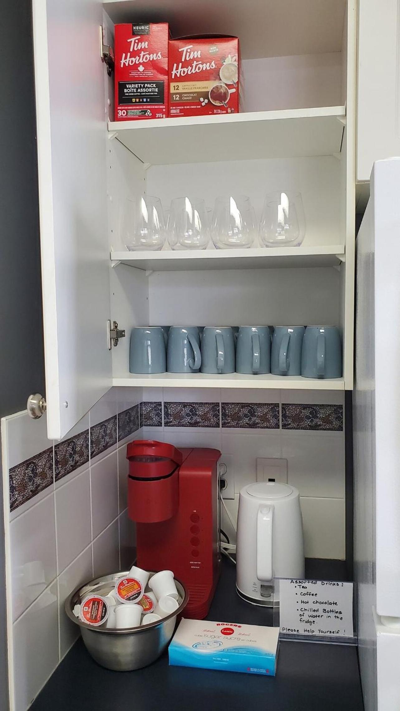 12 Spacious Home w AC, Crib, Garage, By Airport
