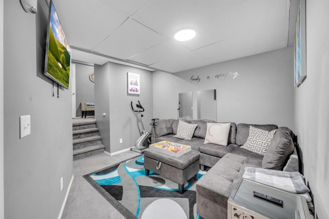 12 Spacious Home w AC, Crib, Garage, By Airport