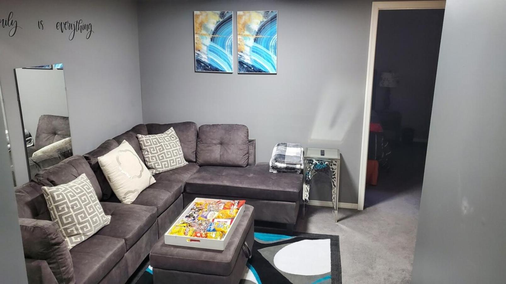 12 Spacious Home w AC, Crib, Garage, By Airport