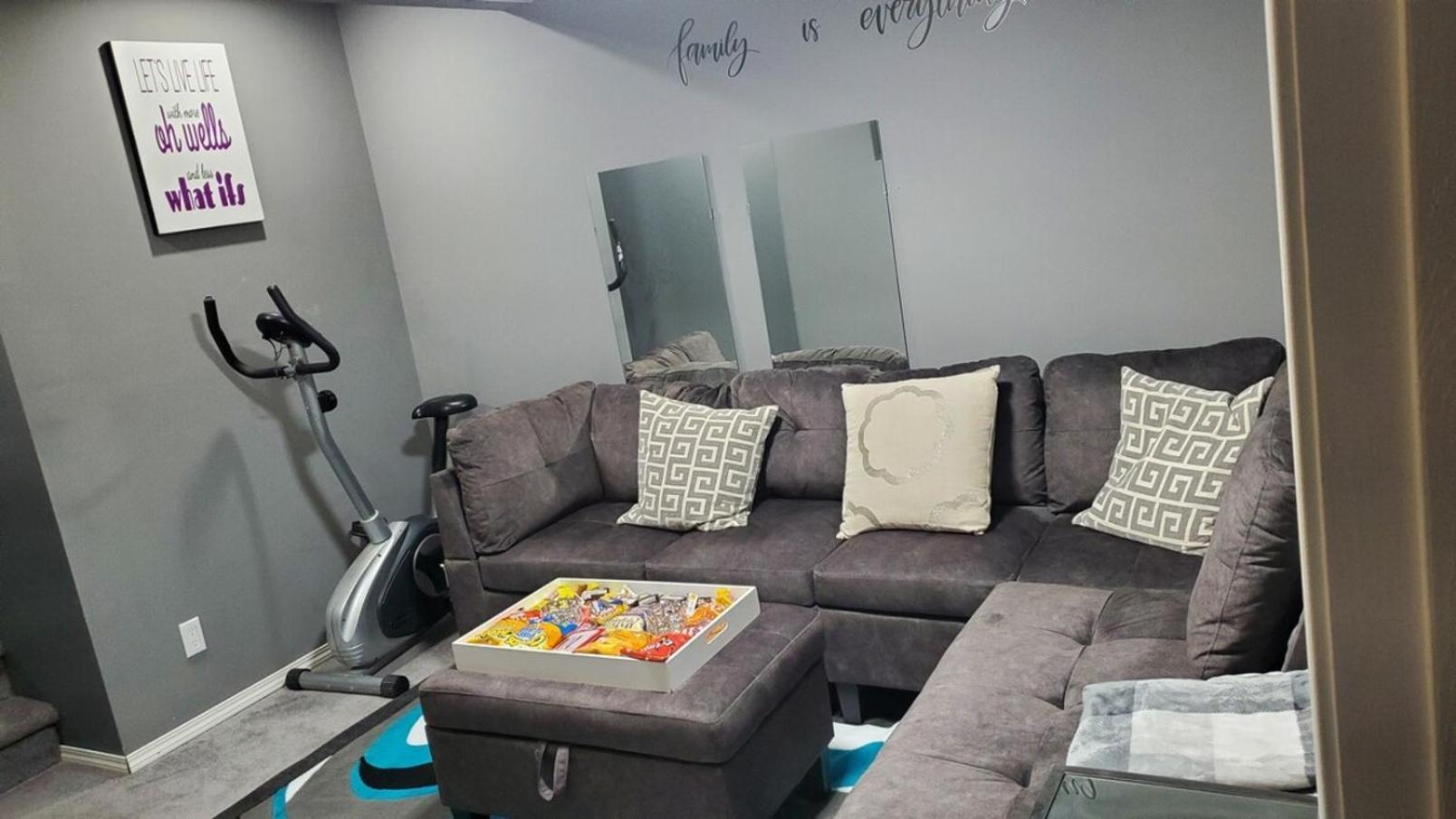 12 Spacious Home w AC, Crib, Garage, By Airport