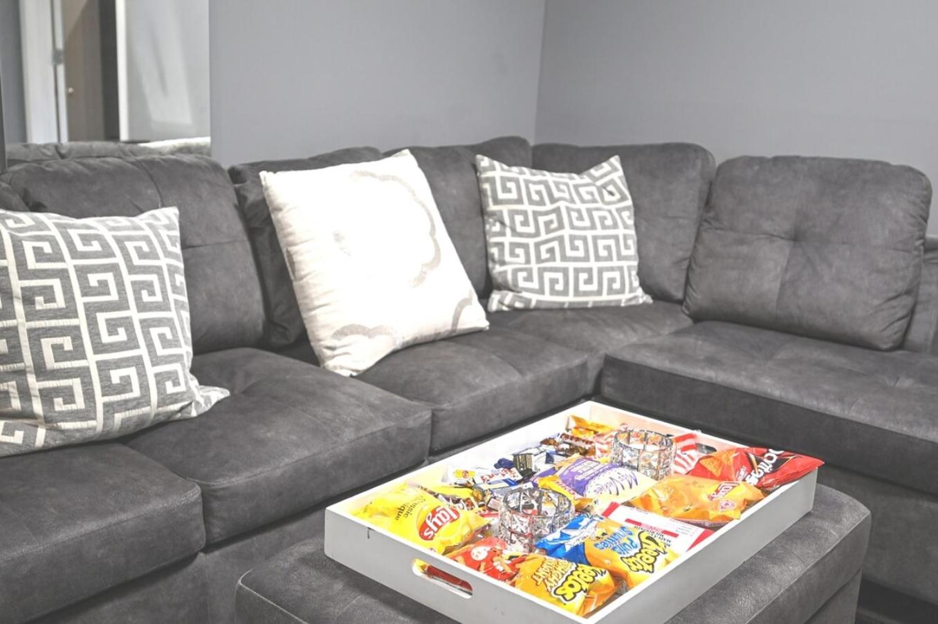 12 Spacious Home w AC, Crib, Garage, By Airport