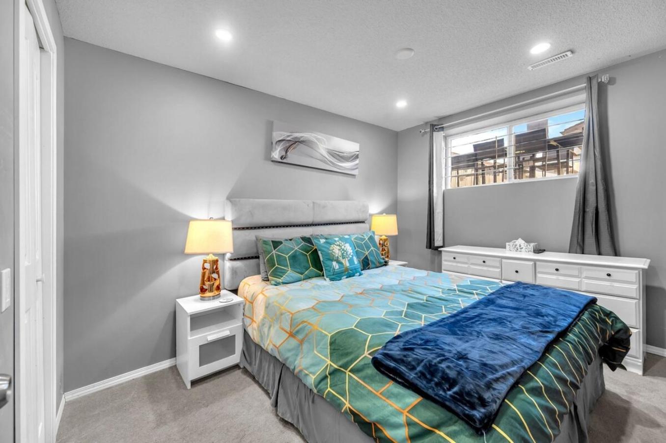 12 Spacious Home w AC, Crib, Garage, By Airport