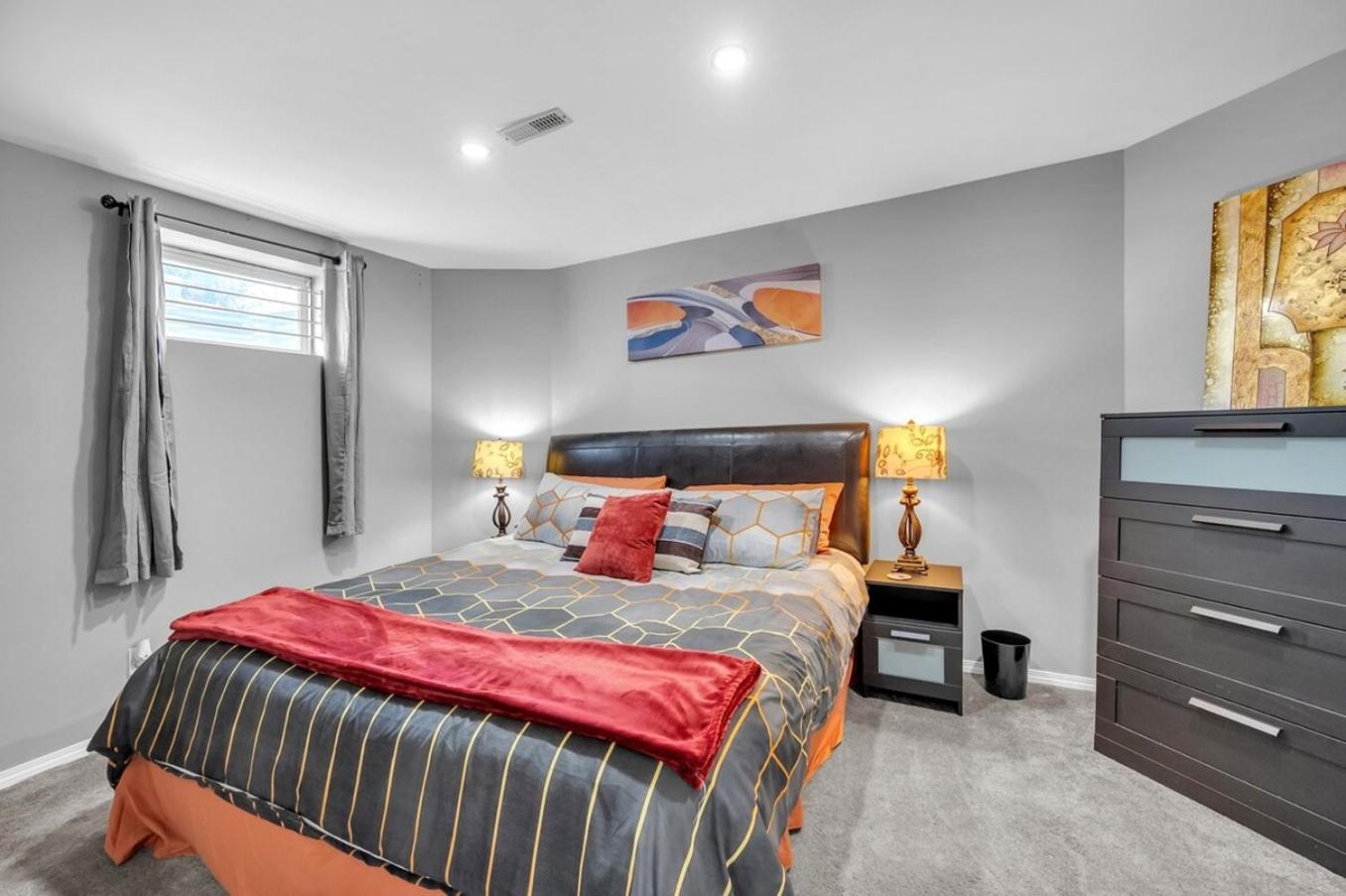 12 Spacious Home w AC, Crib, Garage, By Airport