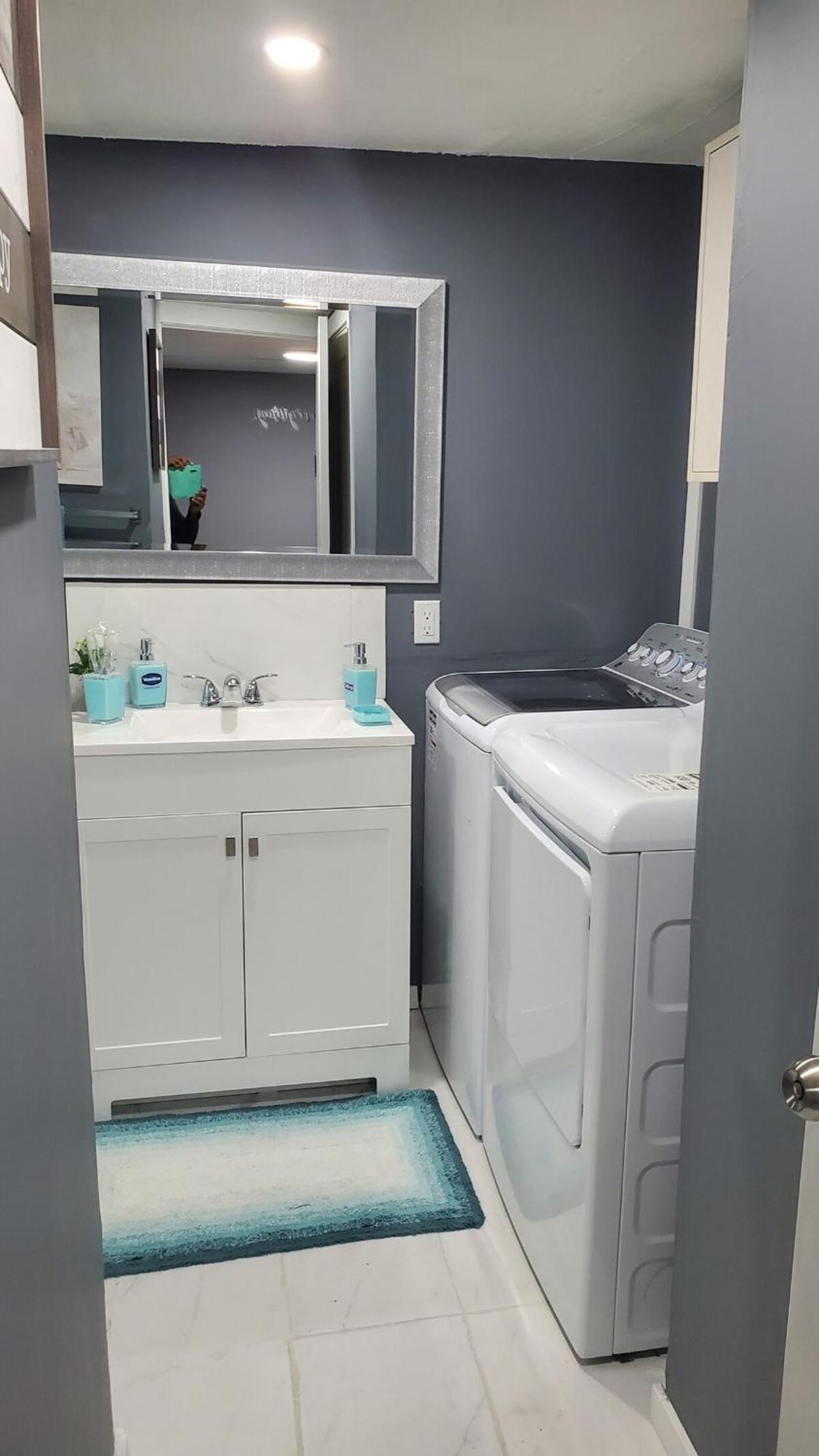 12 Spacious Home w AC, Crib, Garage, By Airport