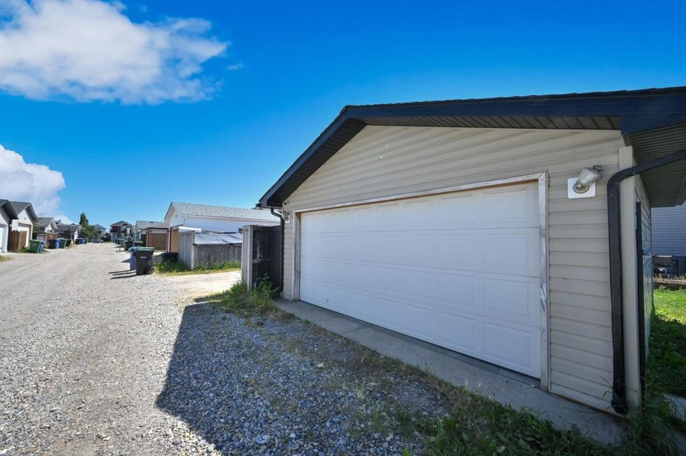 12 Spacious Home w AC, Crib, Garage, By Airport