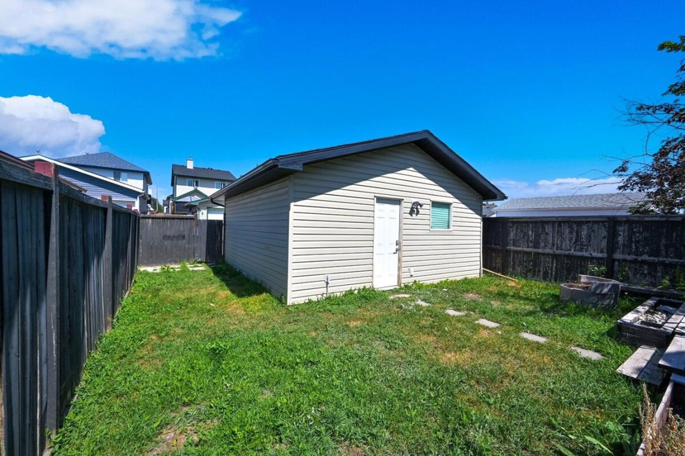 12 Spacious Home w AC, Crib, Garage, By Airport