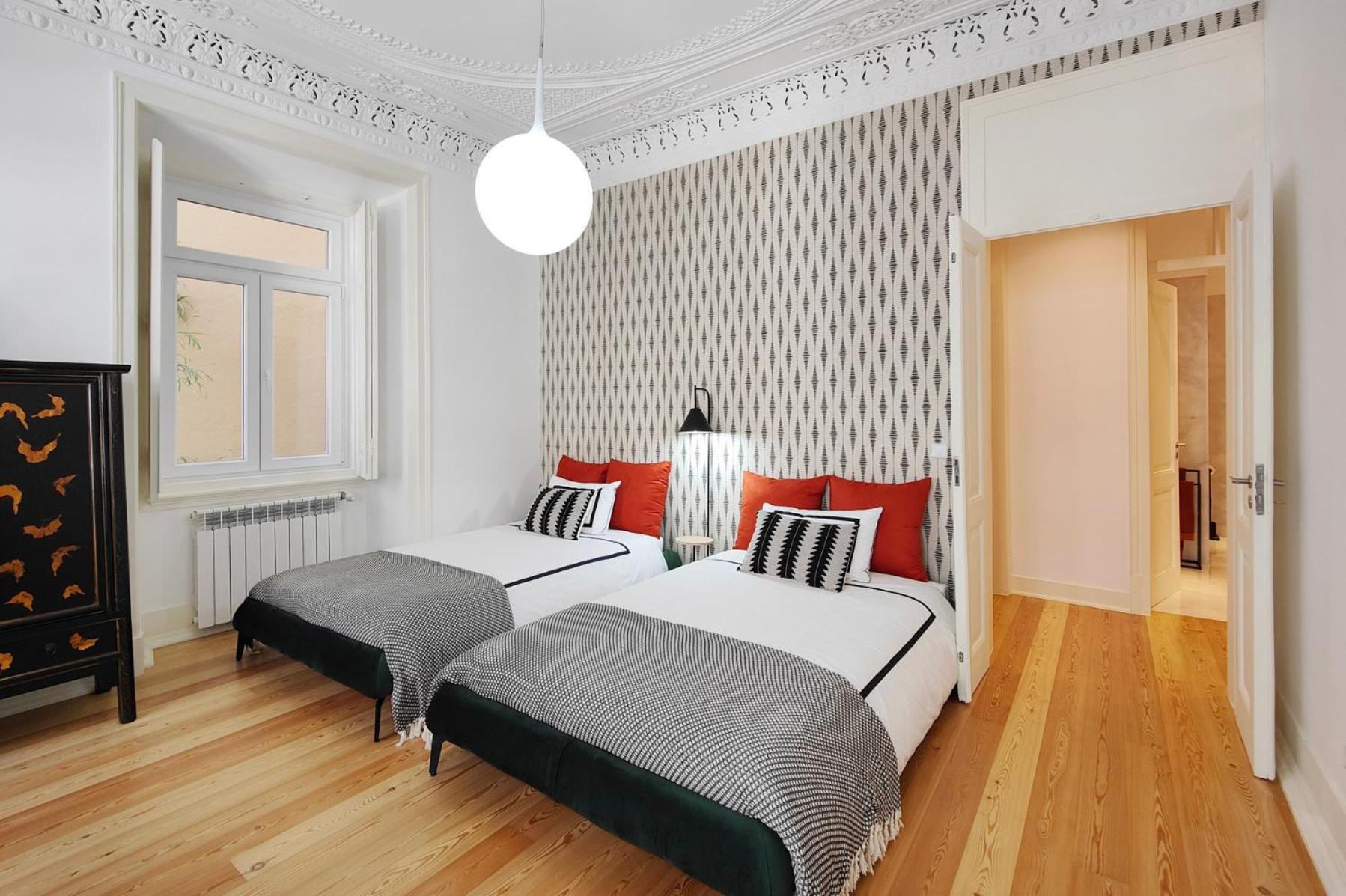 JOIVY Astonishing Flat w Office Near Central Lisbon view 2
