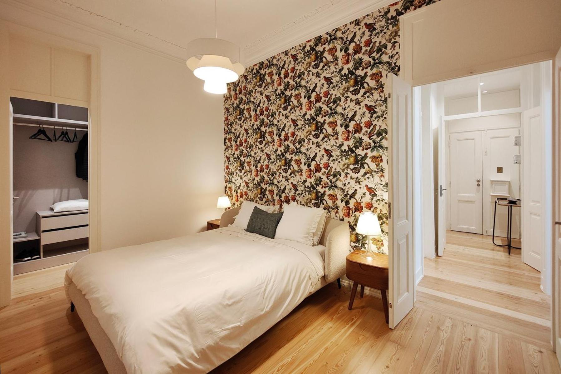 JOIVY Astonishing Flat w Office Near Central Lisbon view 3