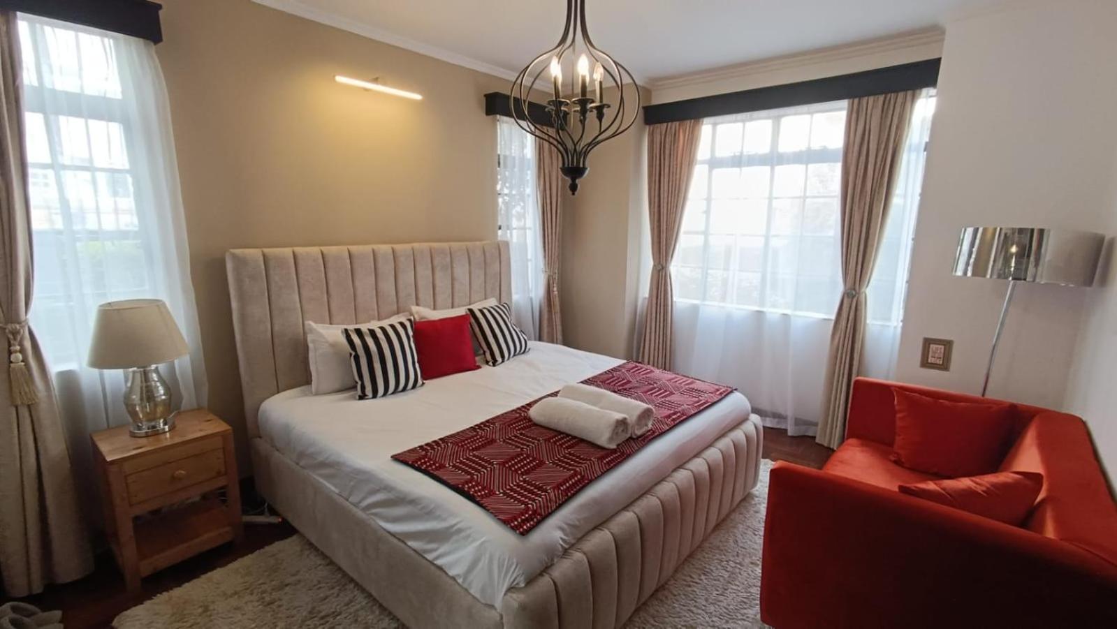 Hendred Place, Valley Arcade, Lavington view 5