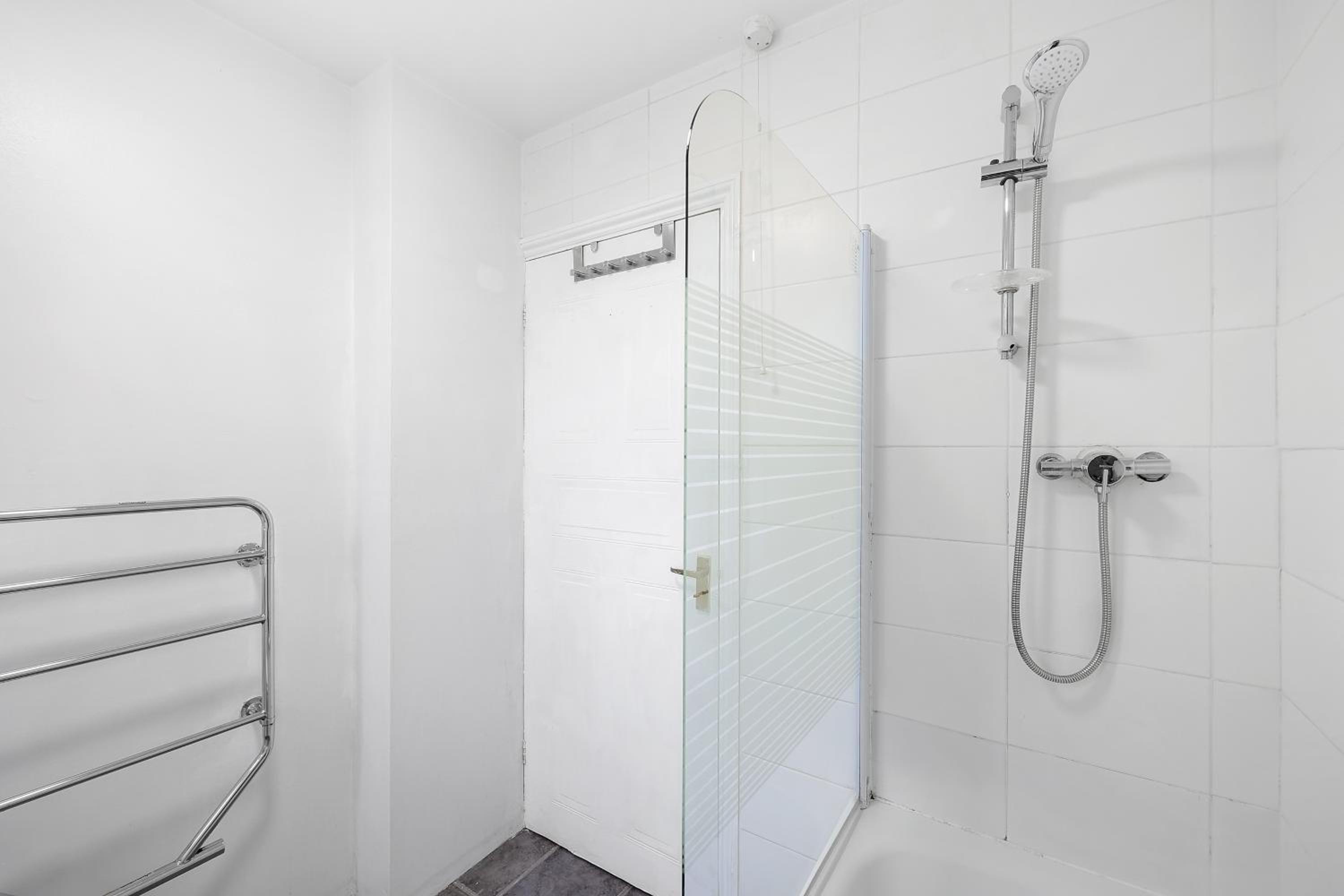 Kirkwall 1Bedroom Apt Sleeps 4 with Wifi & Lesiure By Maison Christo Property Short Lets & Serviced Accommodation