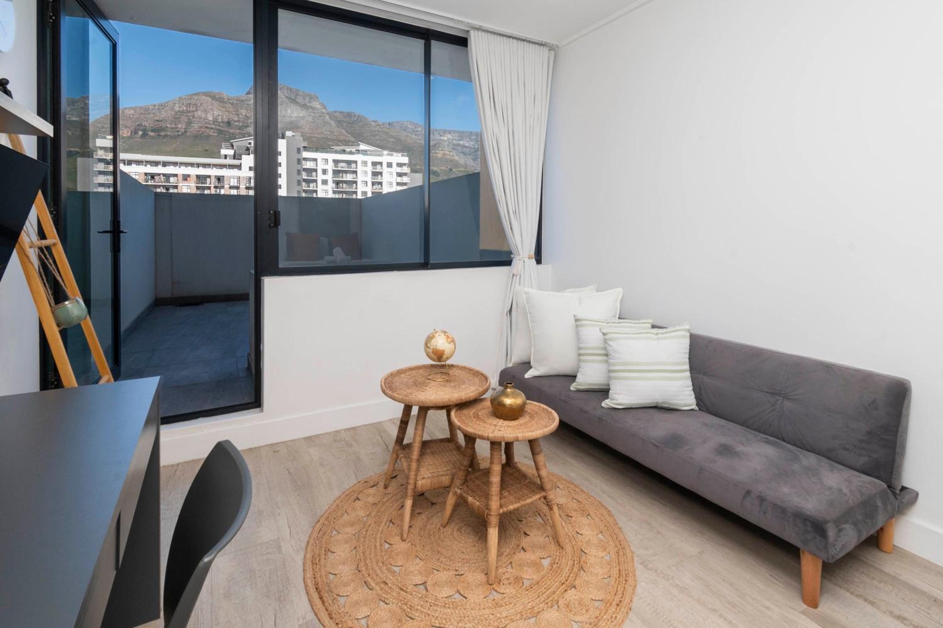 Chic Urban Studio at 1 on Albert view 4