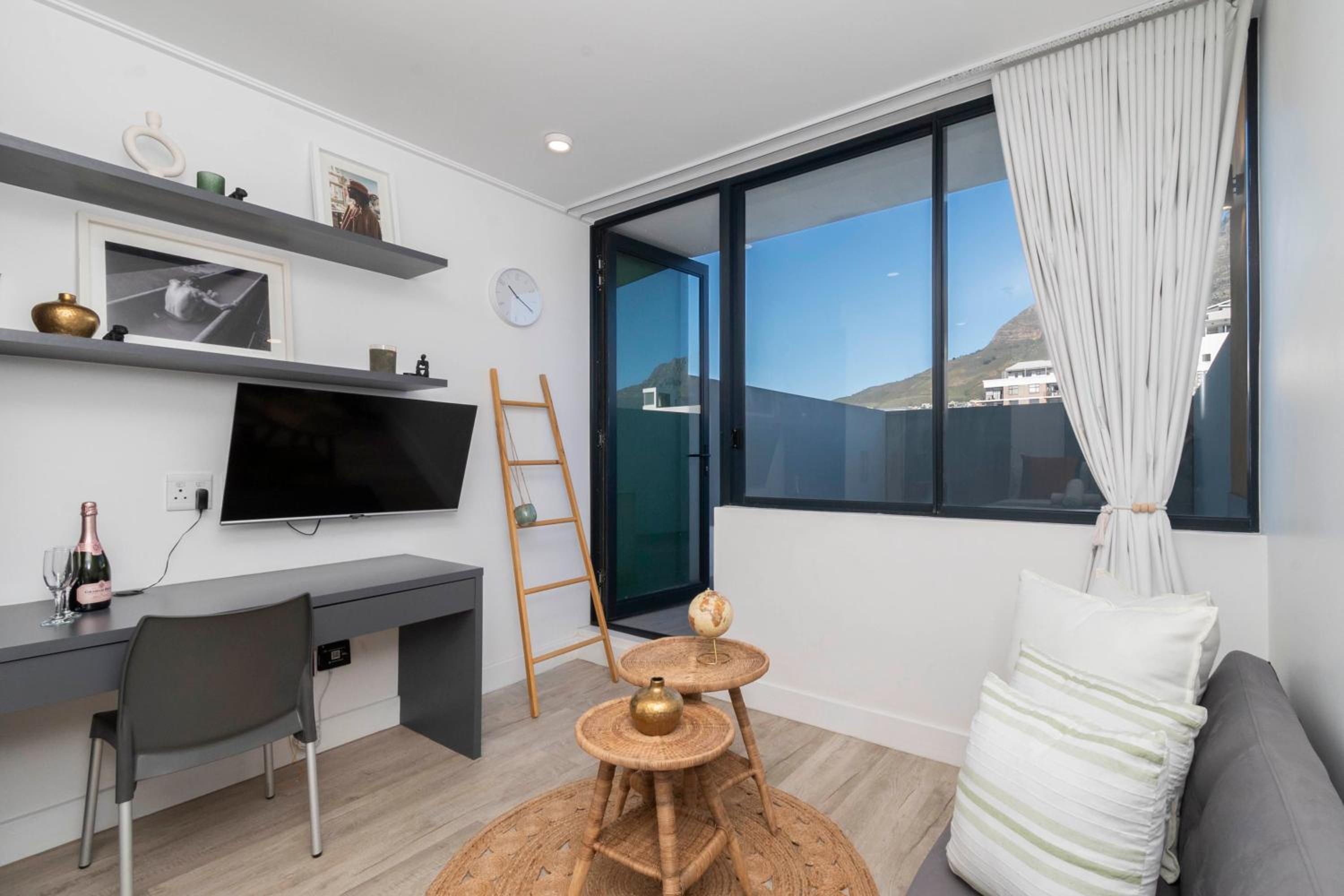 Chic Urban Studio at 1 on Albert view 5