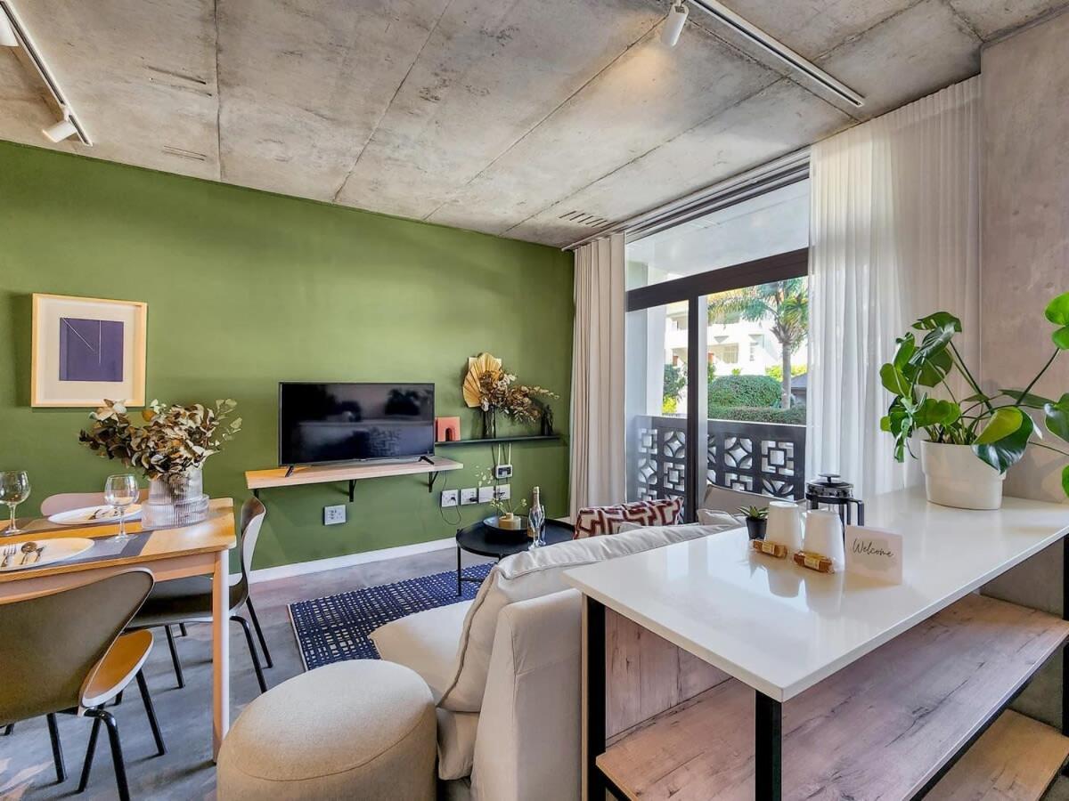 Oceanside, Modern Gem in Seapoint view 3