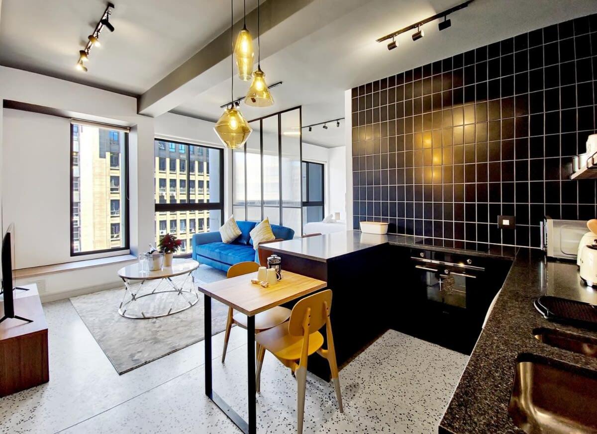 Beautiful,central,secure- hotel living for couples view 4
