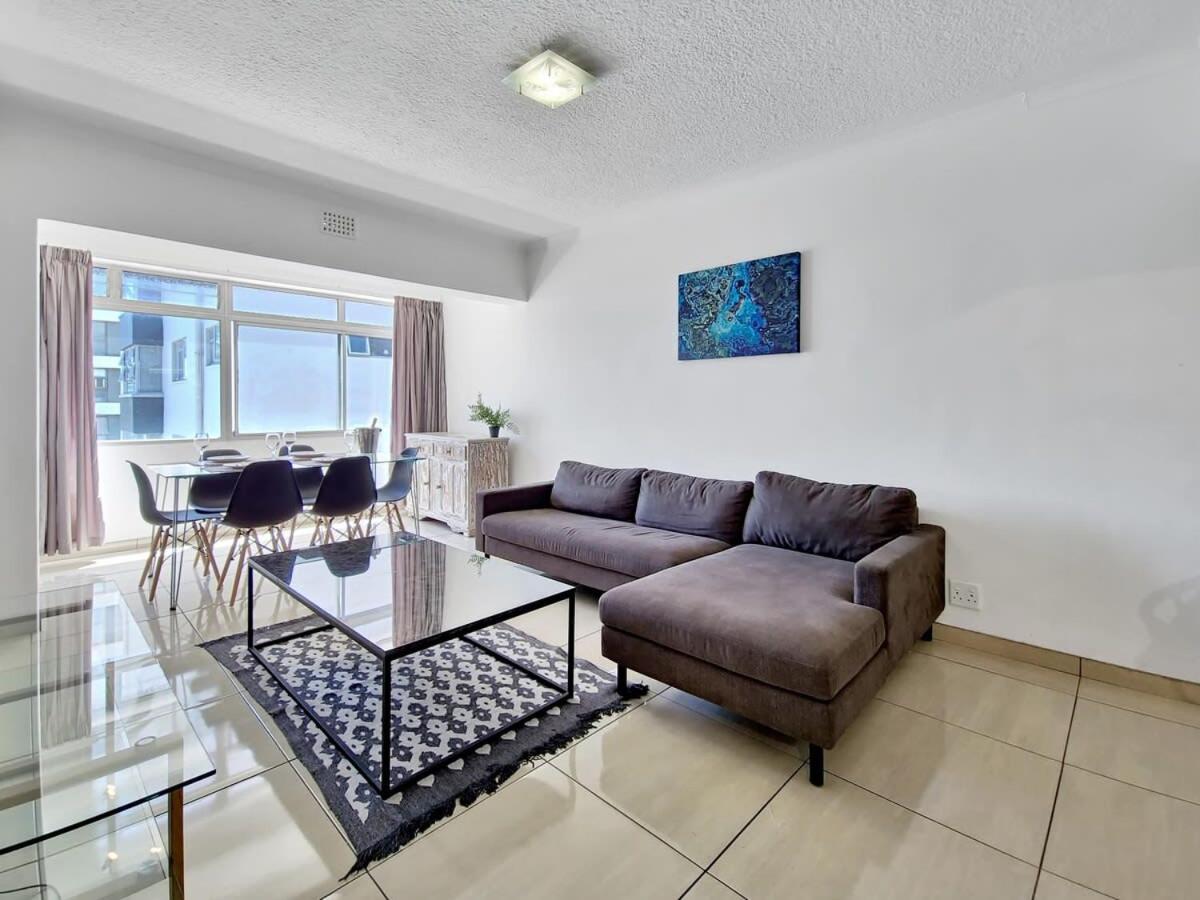 Central, secure, good wifi- with parking view 5