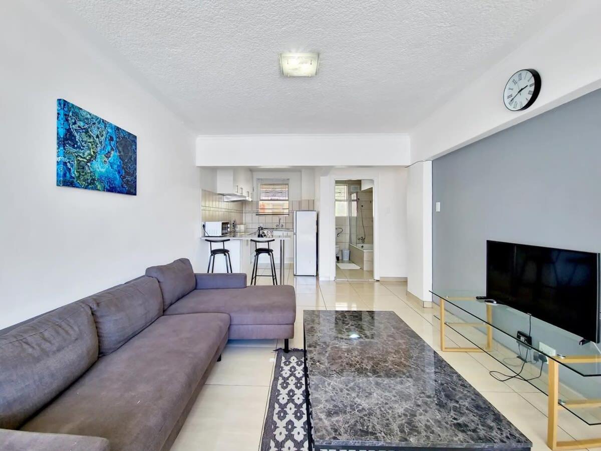 Central, secure, good wifi- with parking view 4