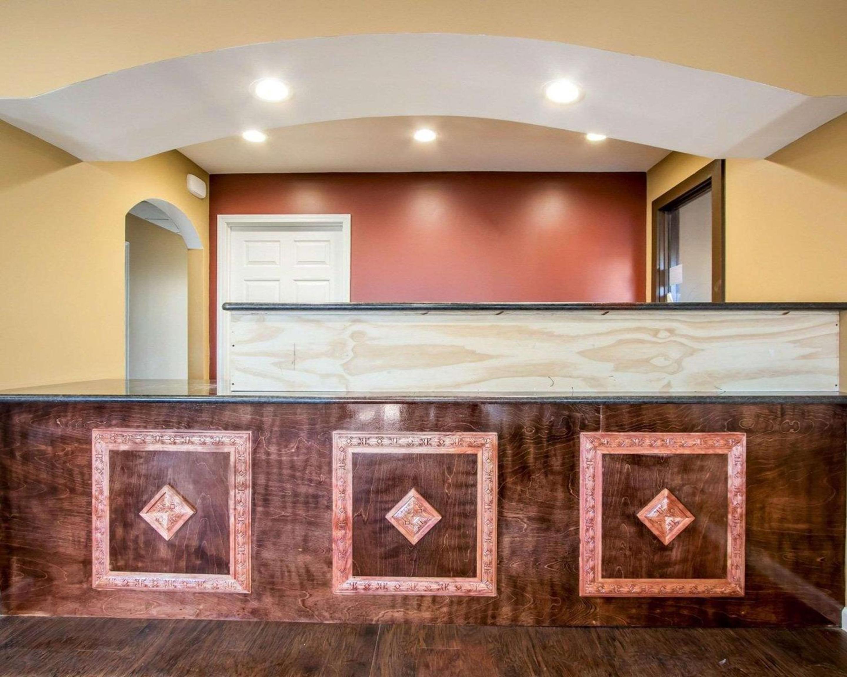 McComb Vacations - Rodeway Inn  Suites - Property Image 5