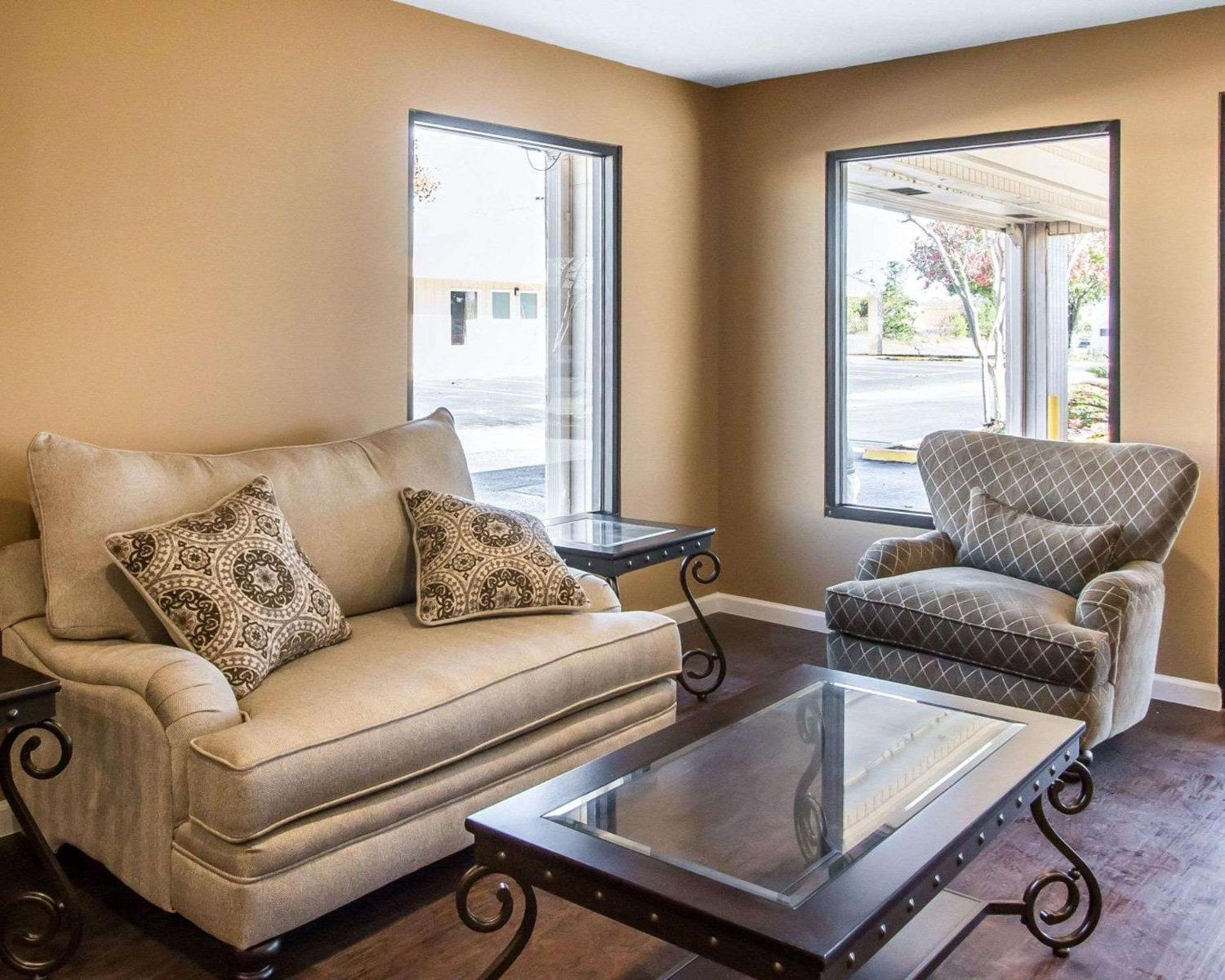 Rodeway Inn  Suites - Property Image 15