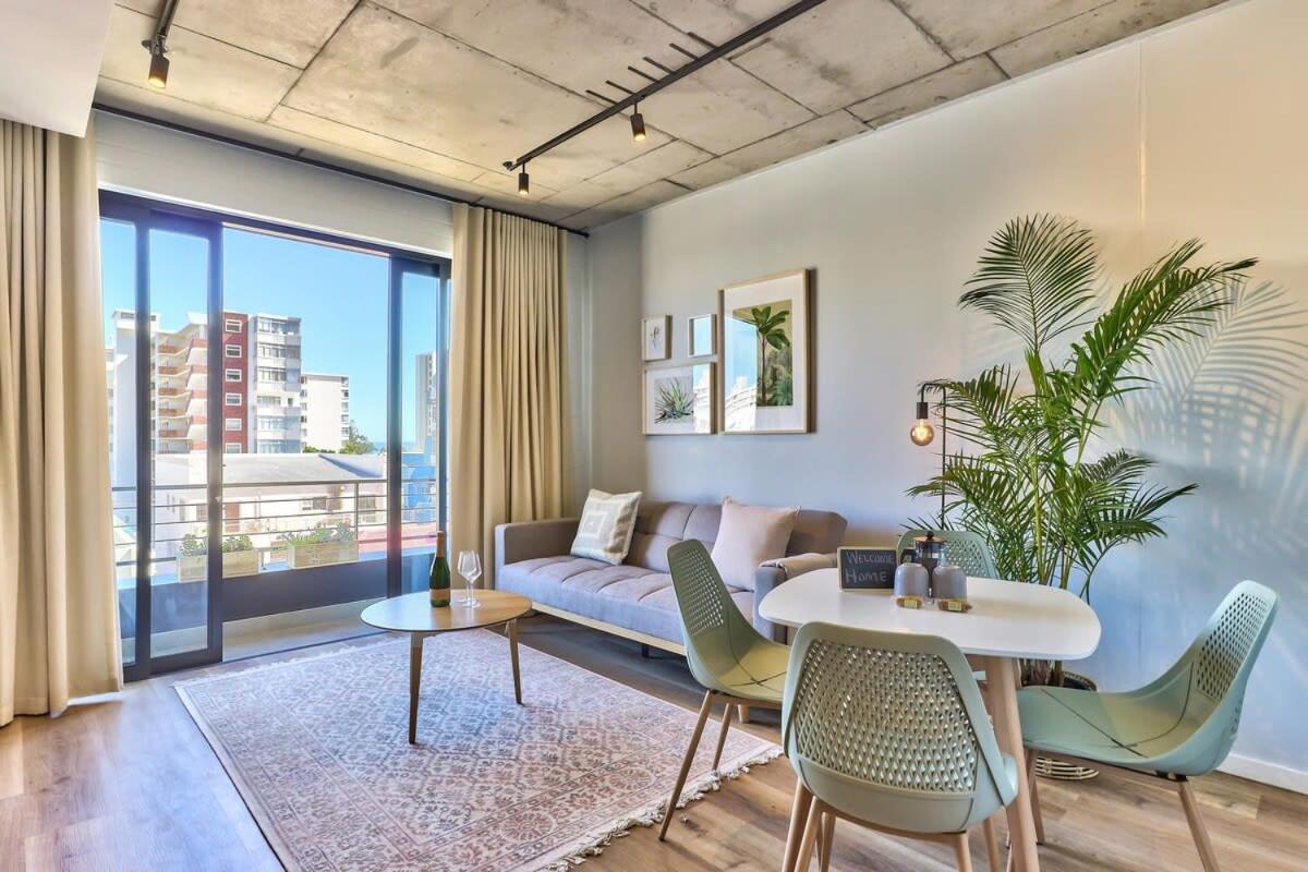 Secure studio, Sea Point Gem near promenade! view 2