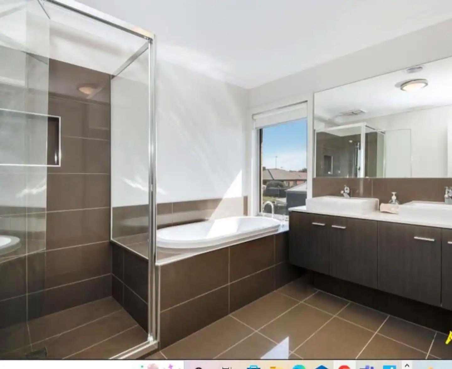 Seachange Family Escape with Pool and Spa Bath