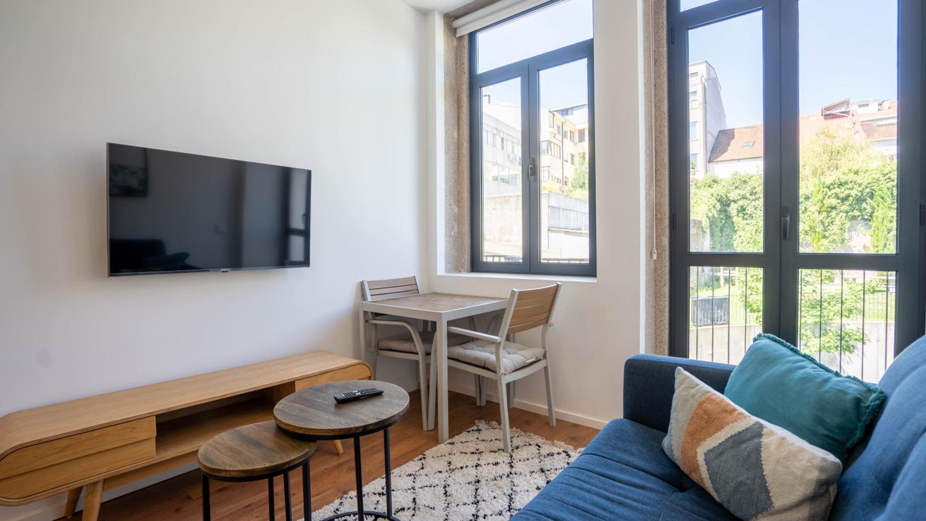 Pousada Retreat w Free Parking by LovelyStay view 4