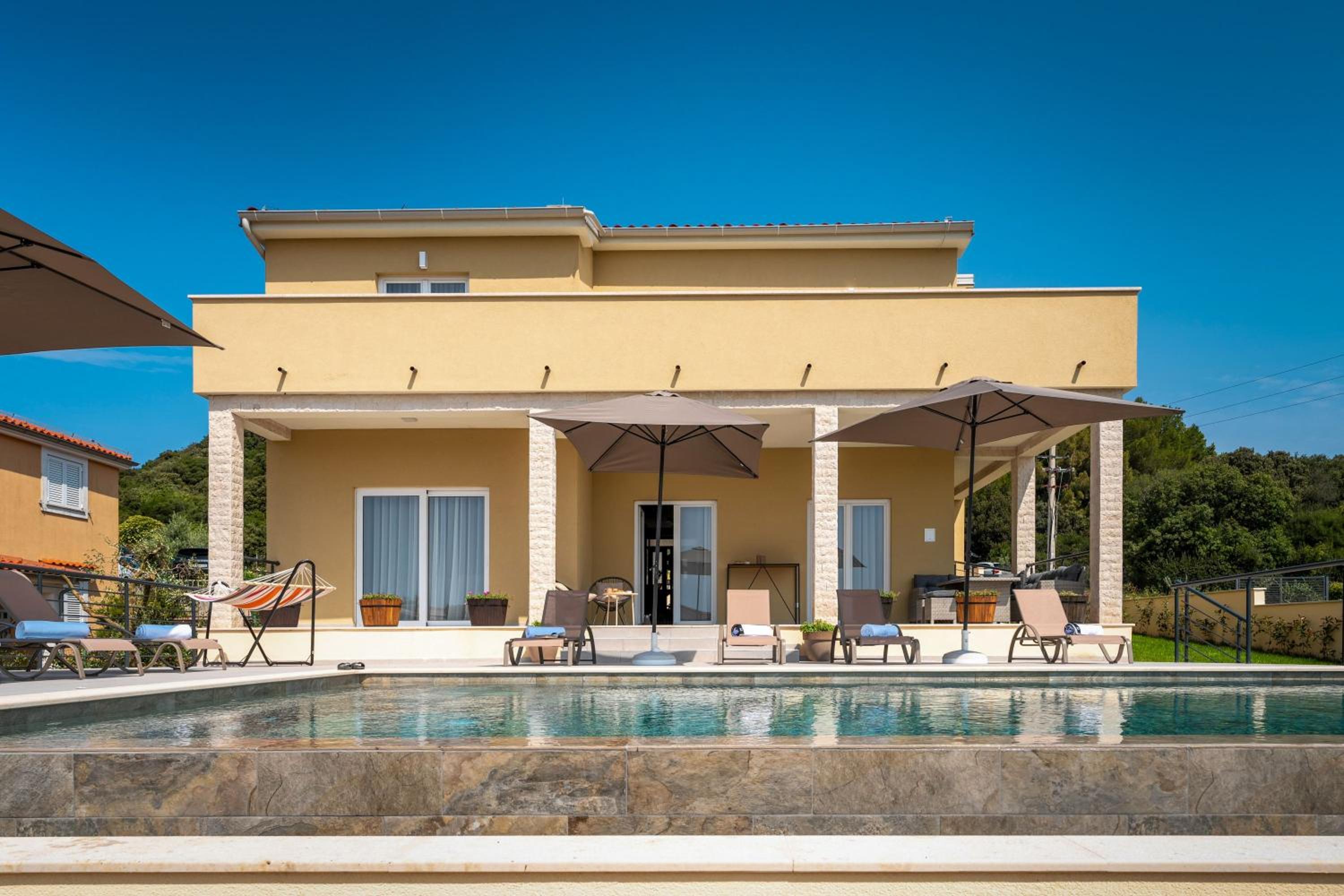 Hotel Vila Paris - Image 1